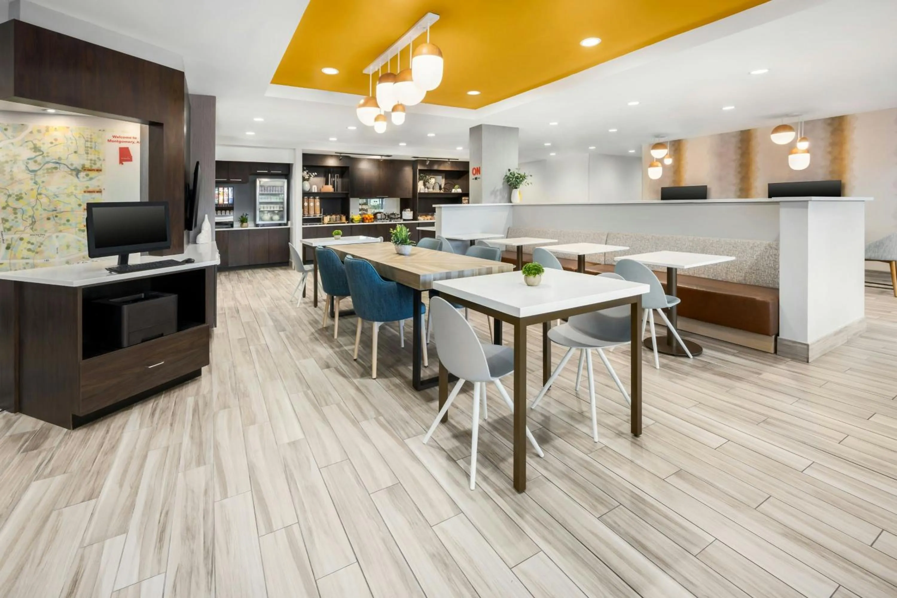 Breakfast in TownePlace Suites by Marriott Montgomery EastChase