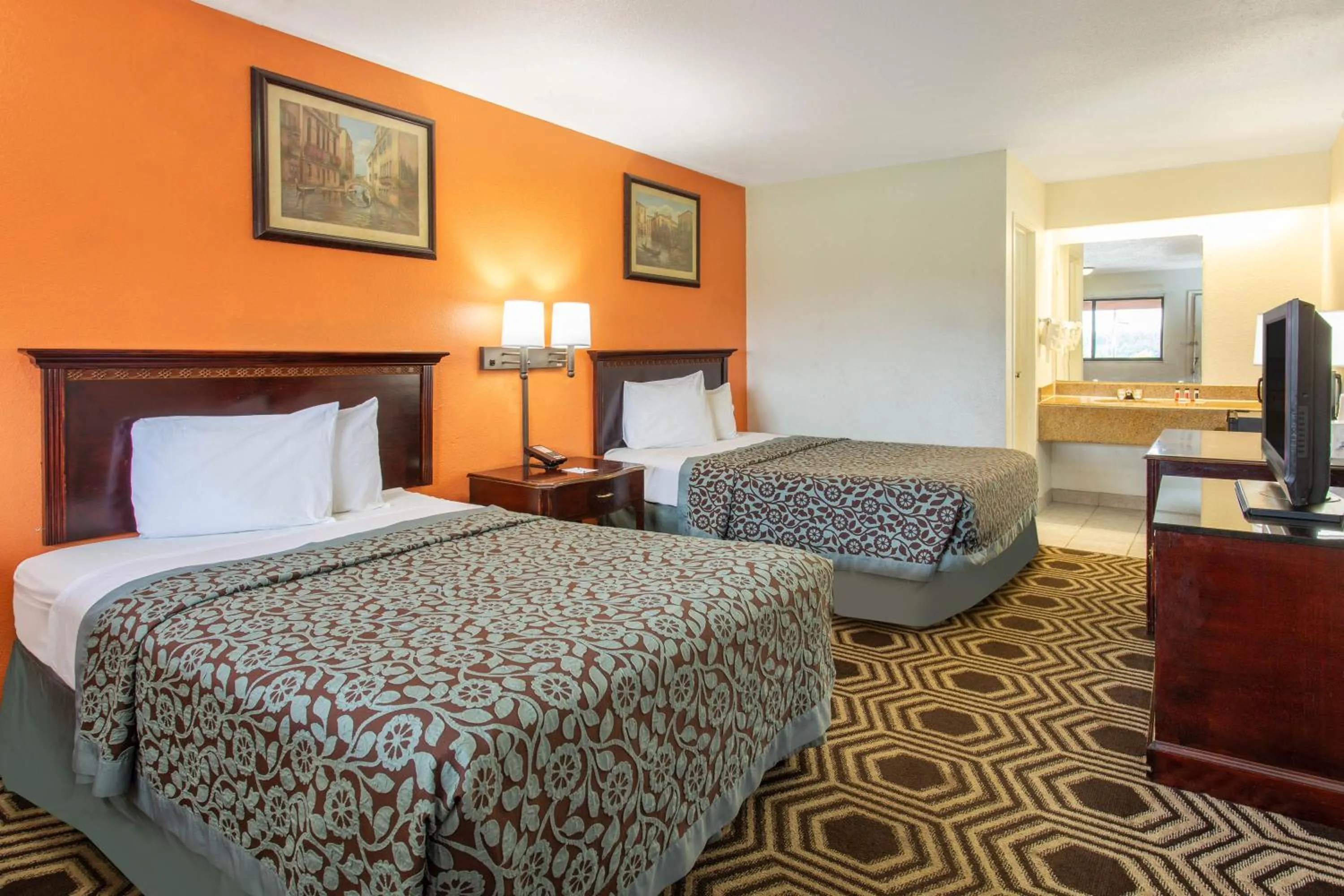 Bed in Travelodge by Wyndham South Holland