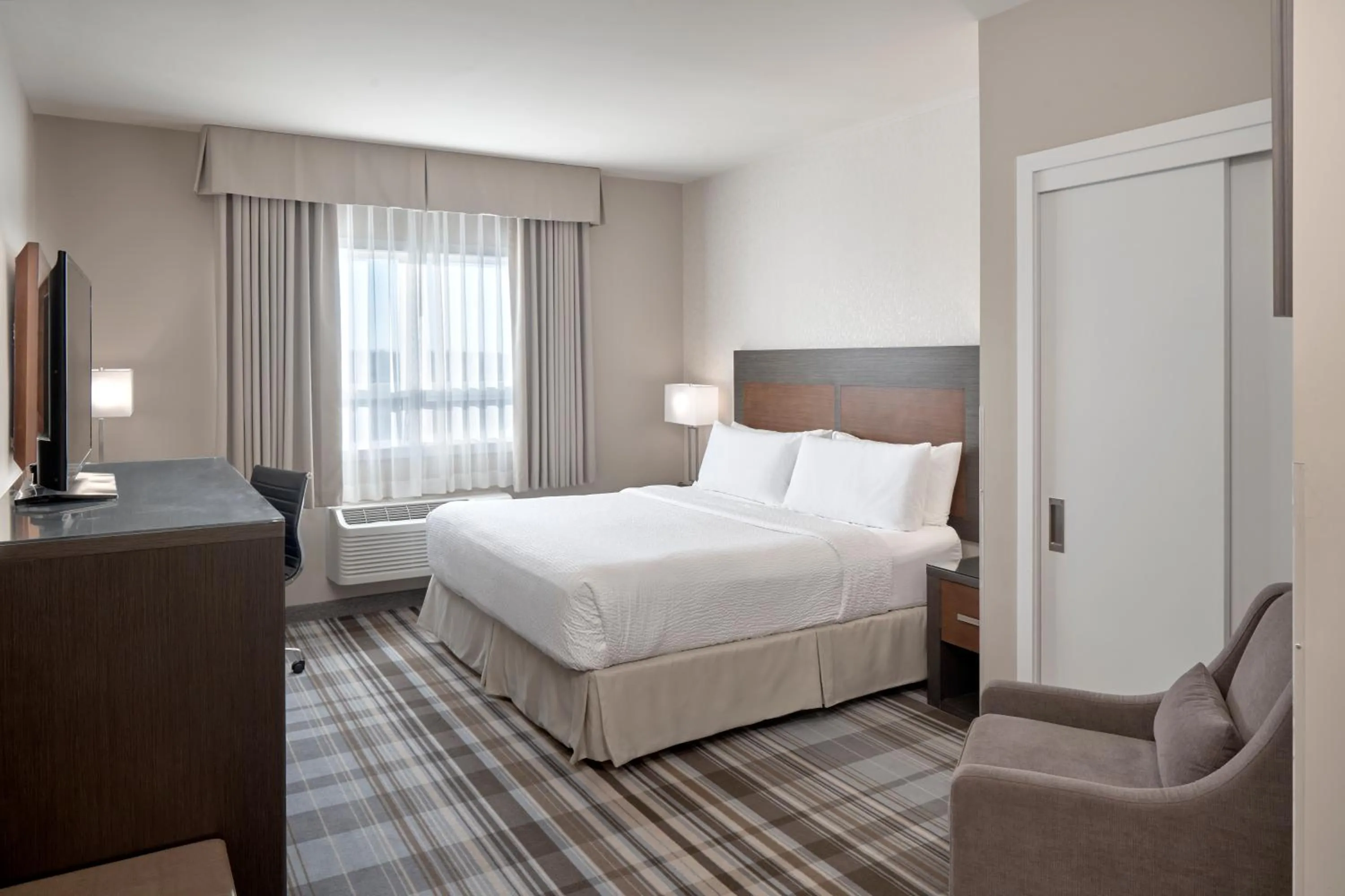 Bedroom, Bed in Fairfield Inn & Suites by Marriott Airdrie