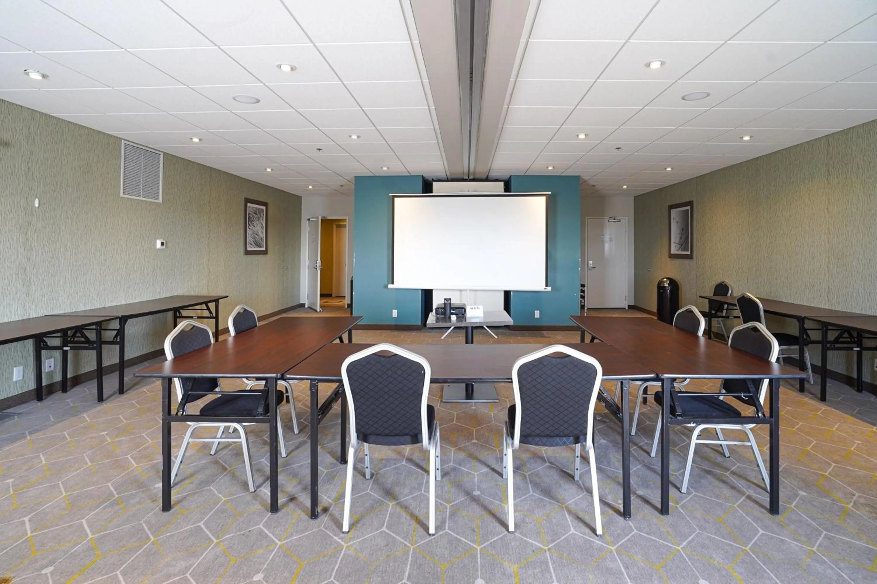 Meeting/conference room in Fairfield Inn & Suites by Marriott Airdrie