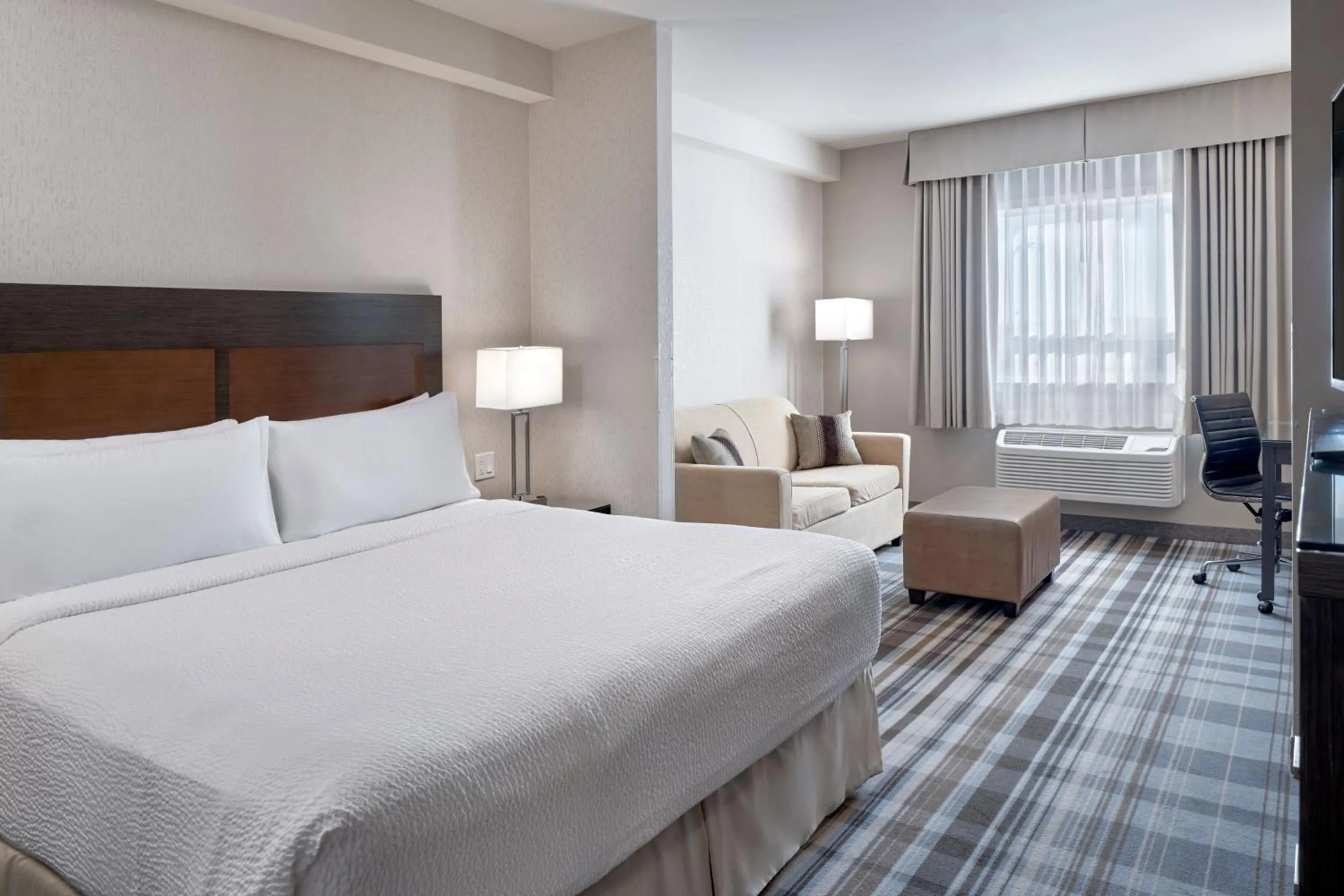 Bedroom, Bed in Fairfield Inn & Suites by Marriott Airdrie