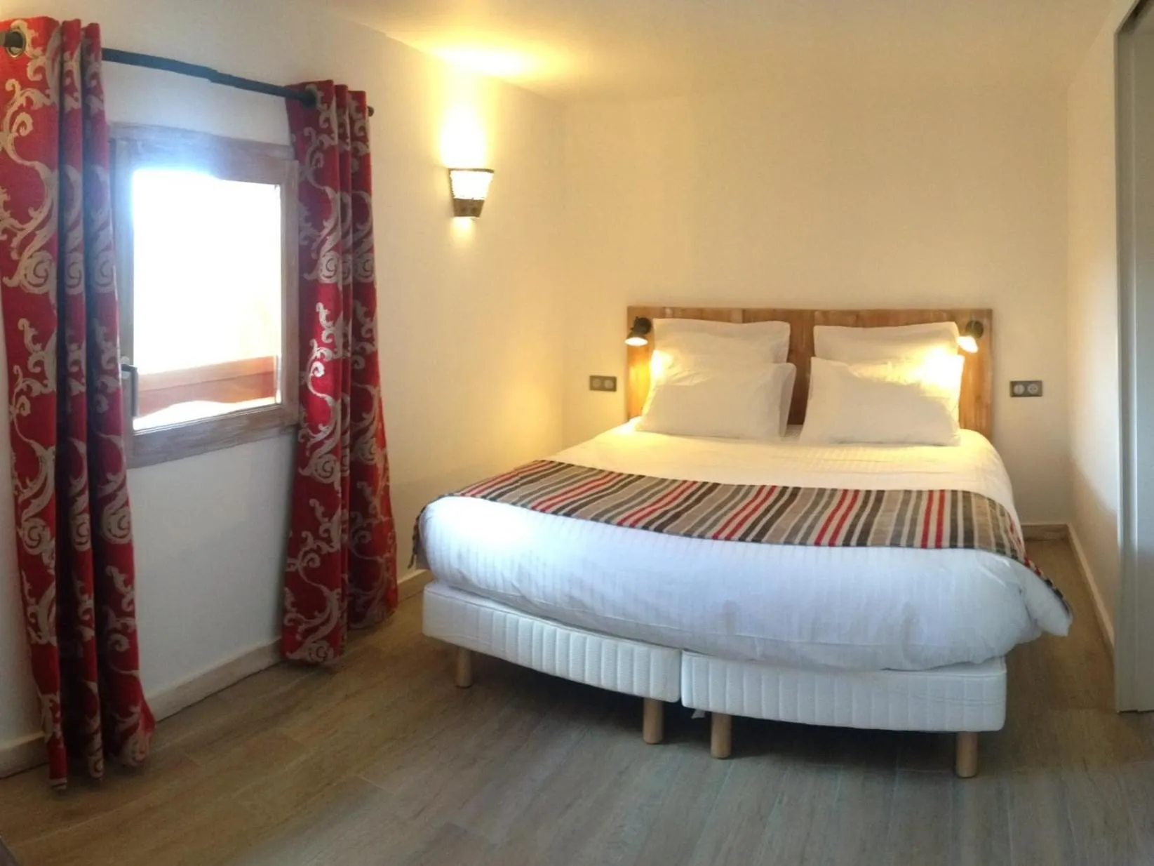 Bedroom, Bed in Auberge Quintessence