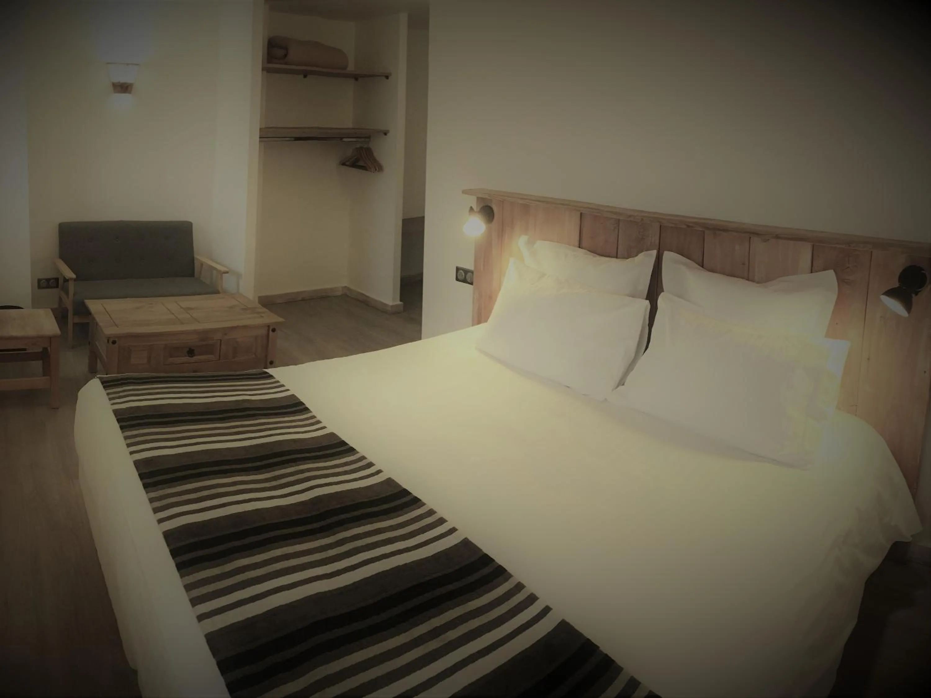 Bedroom, Bed in Auberge Quintessence