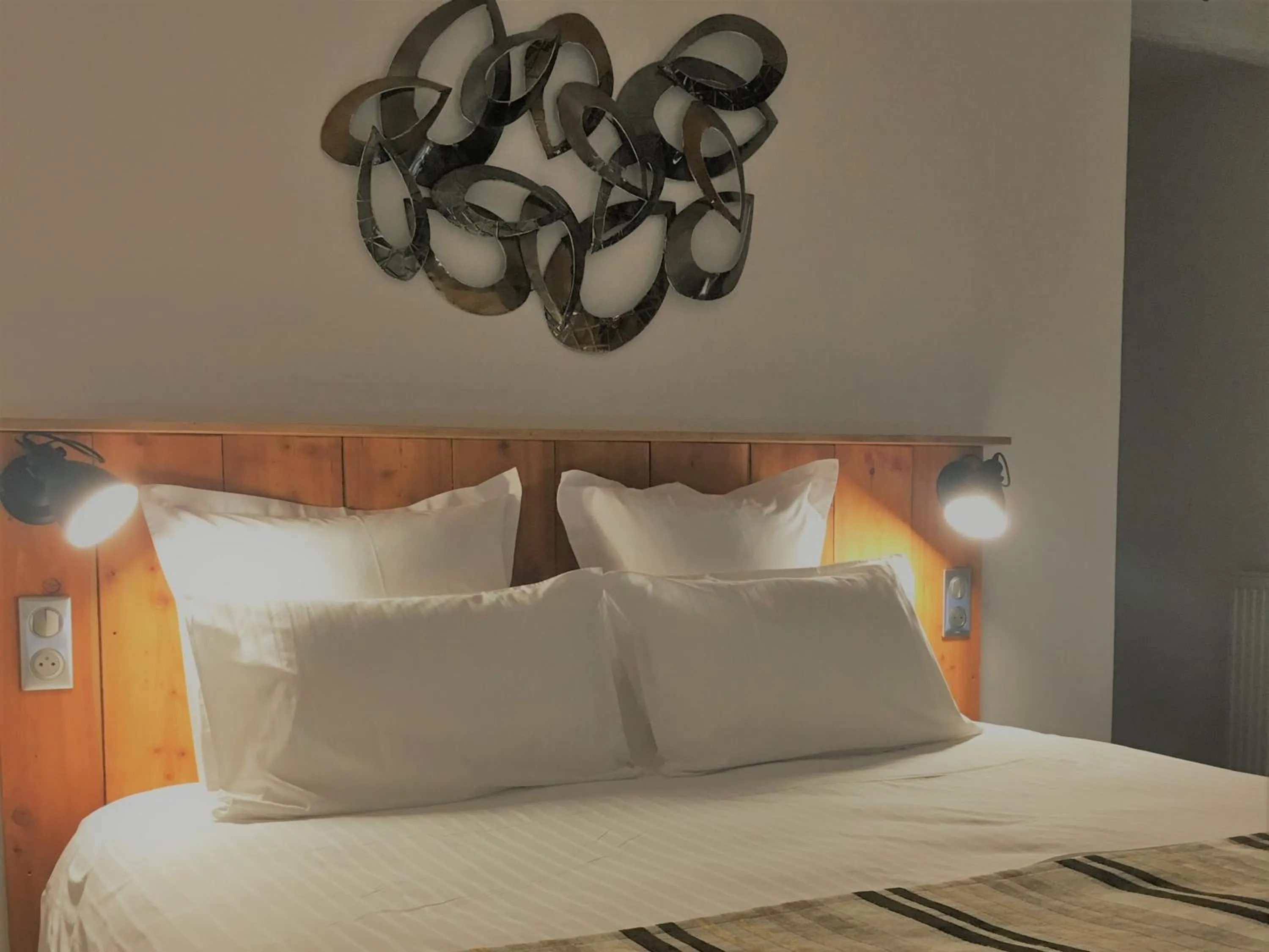 Bedroom, Bed in Auberge Quintessence