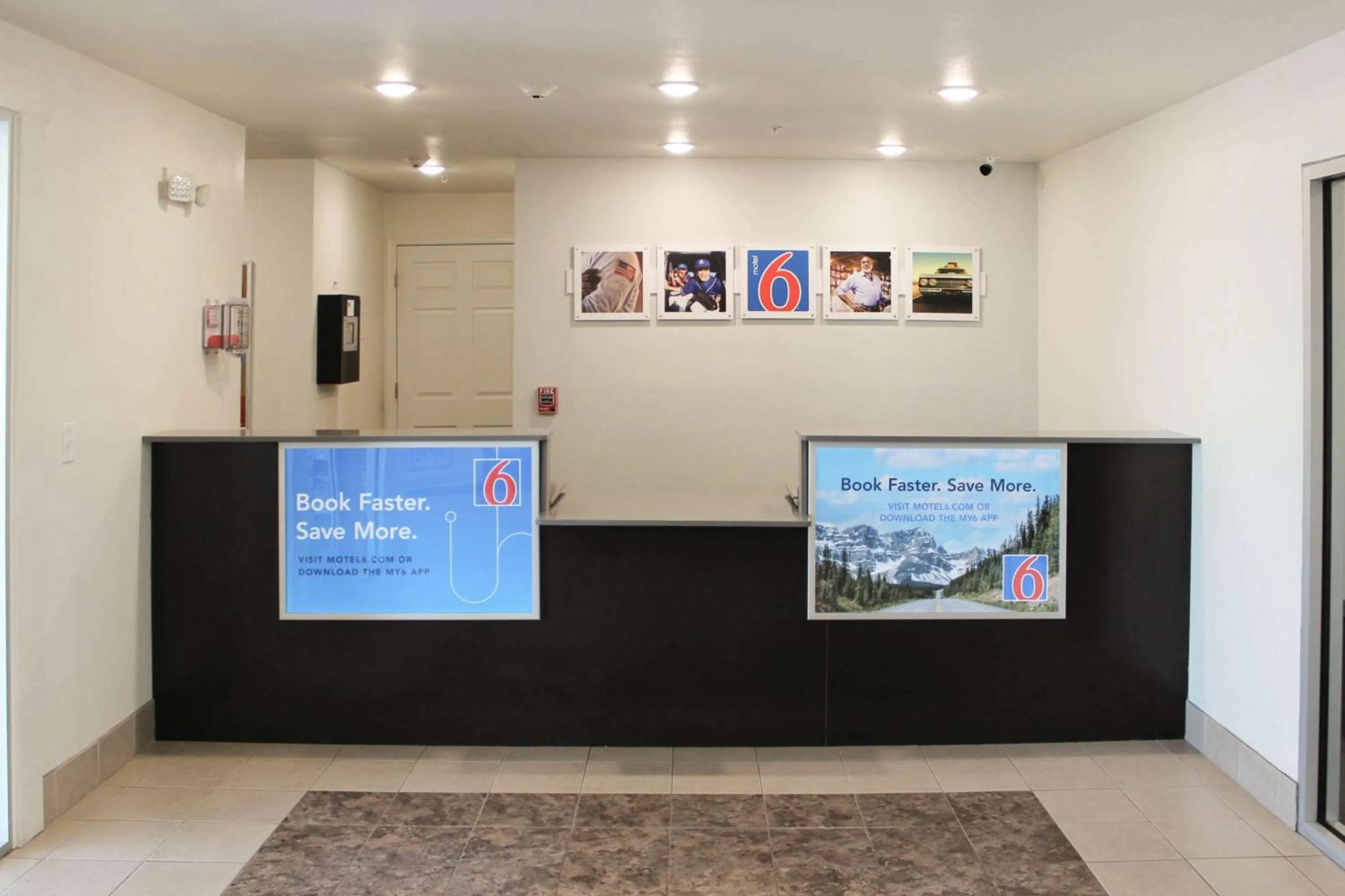 Lobby or reception in Motel 6 Rexburg, ID