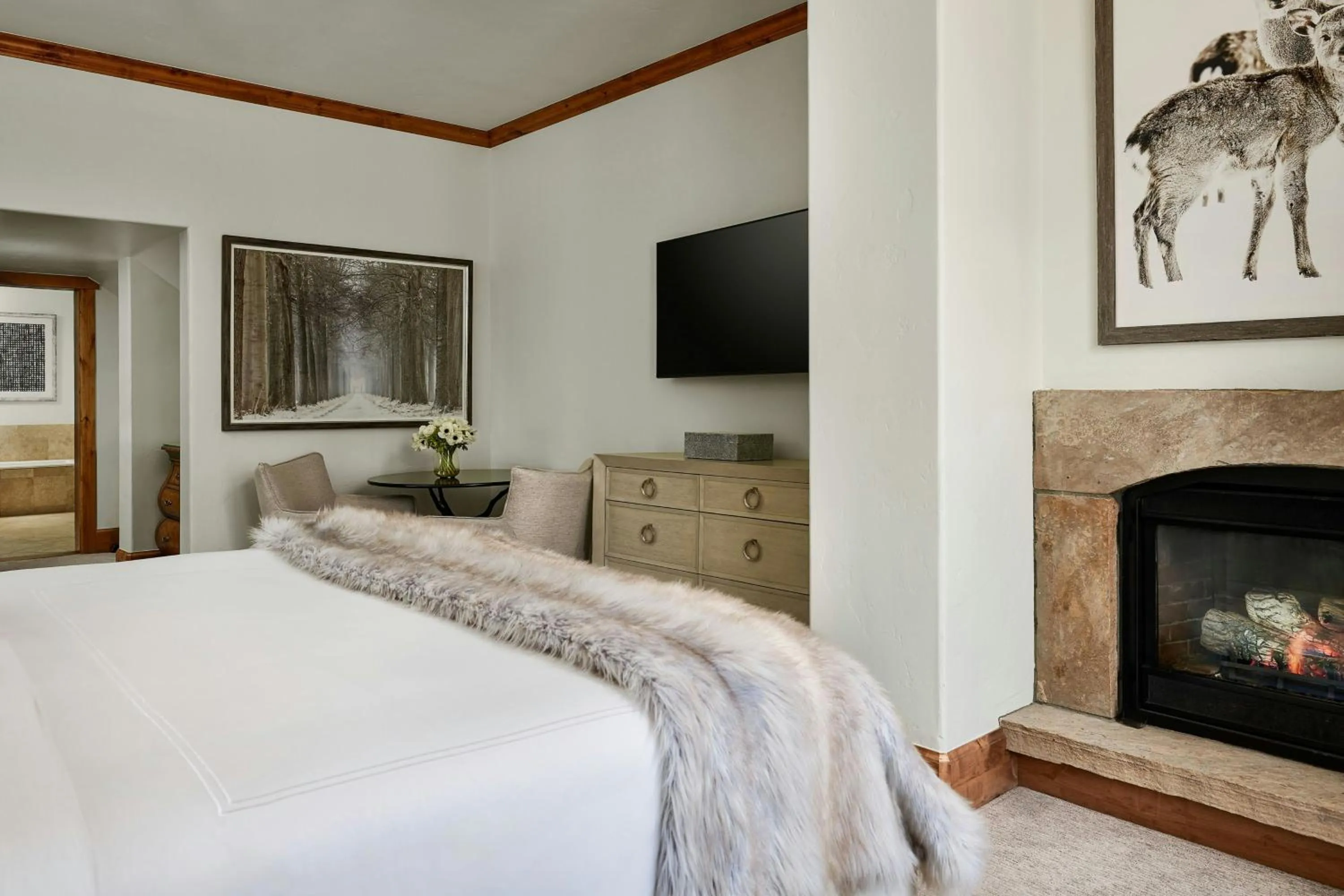 Bedroom, Bed in The Hythe, a Luxury Collection Resort, Vail