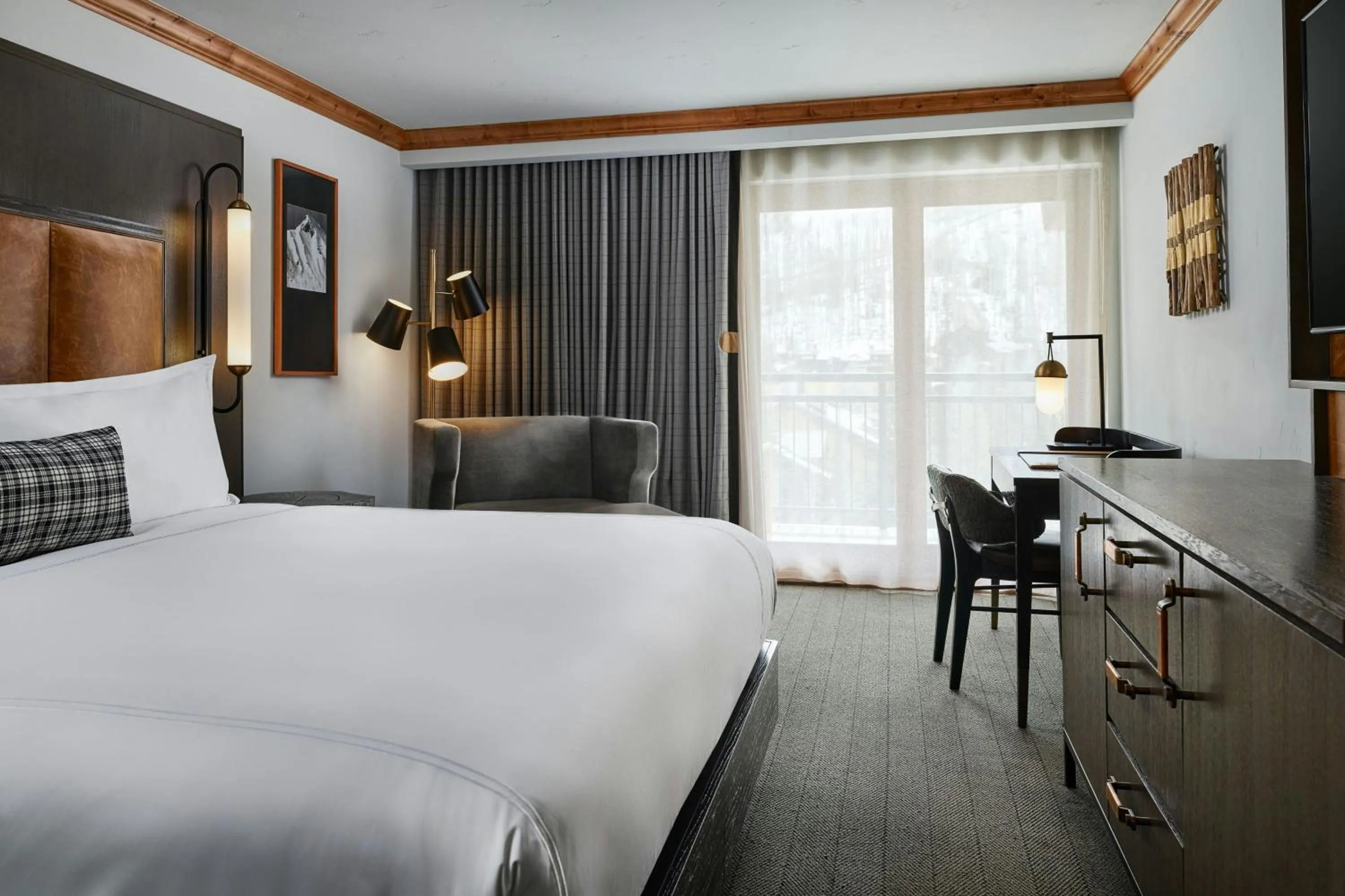 Photo of the whole room, Bed in The Hythe, a Luxury Collection Resort, Vail