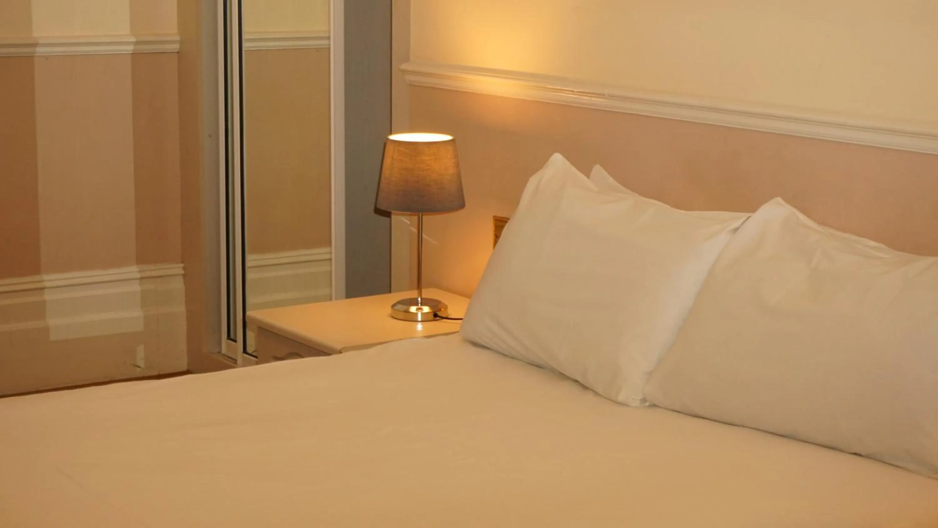 Bed in Albany, Brighton & Hove