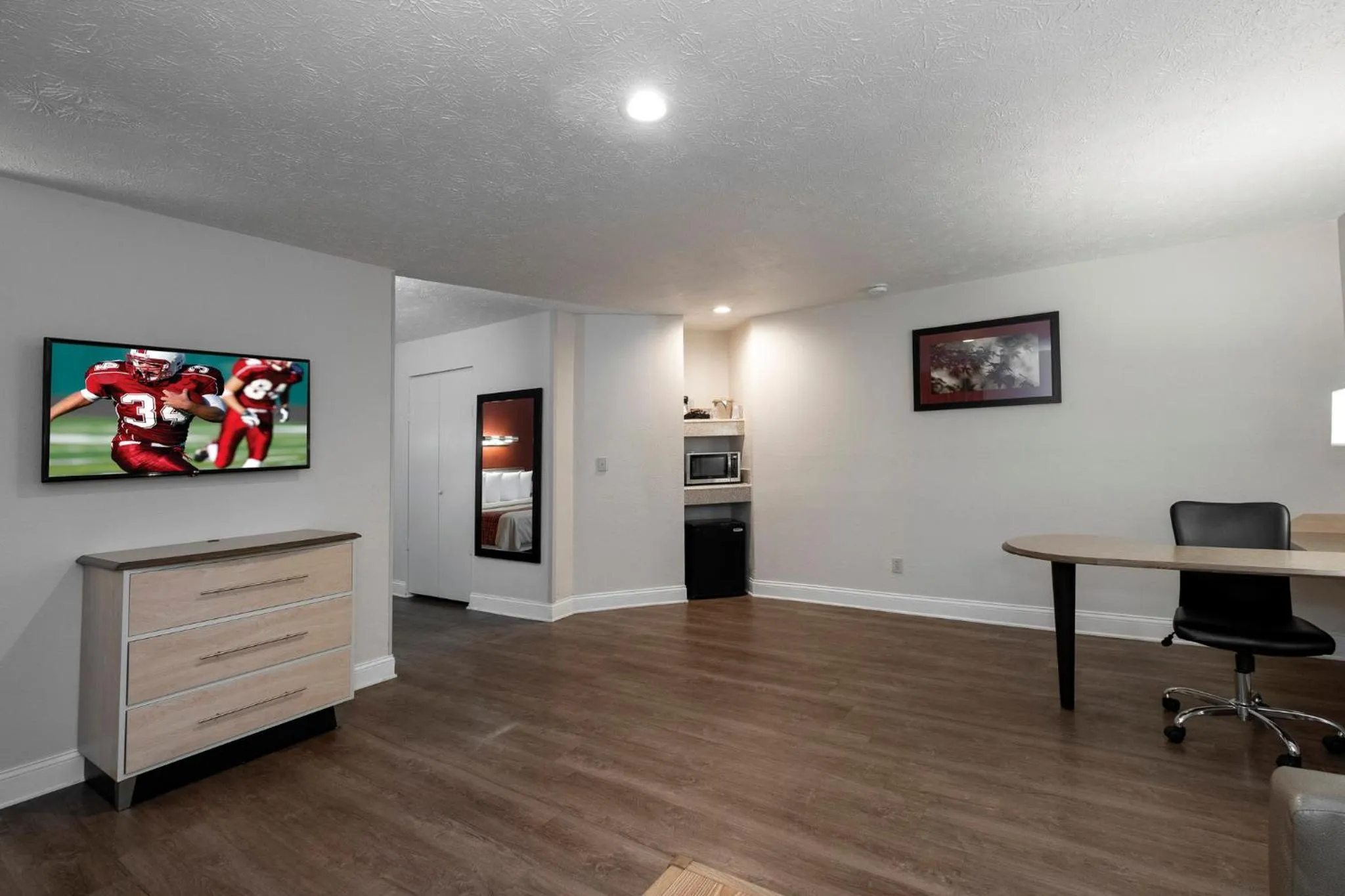 Bedroom in Red Roof Inn Indianapolis - Greenwood