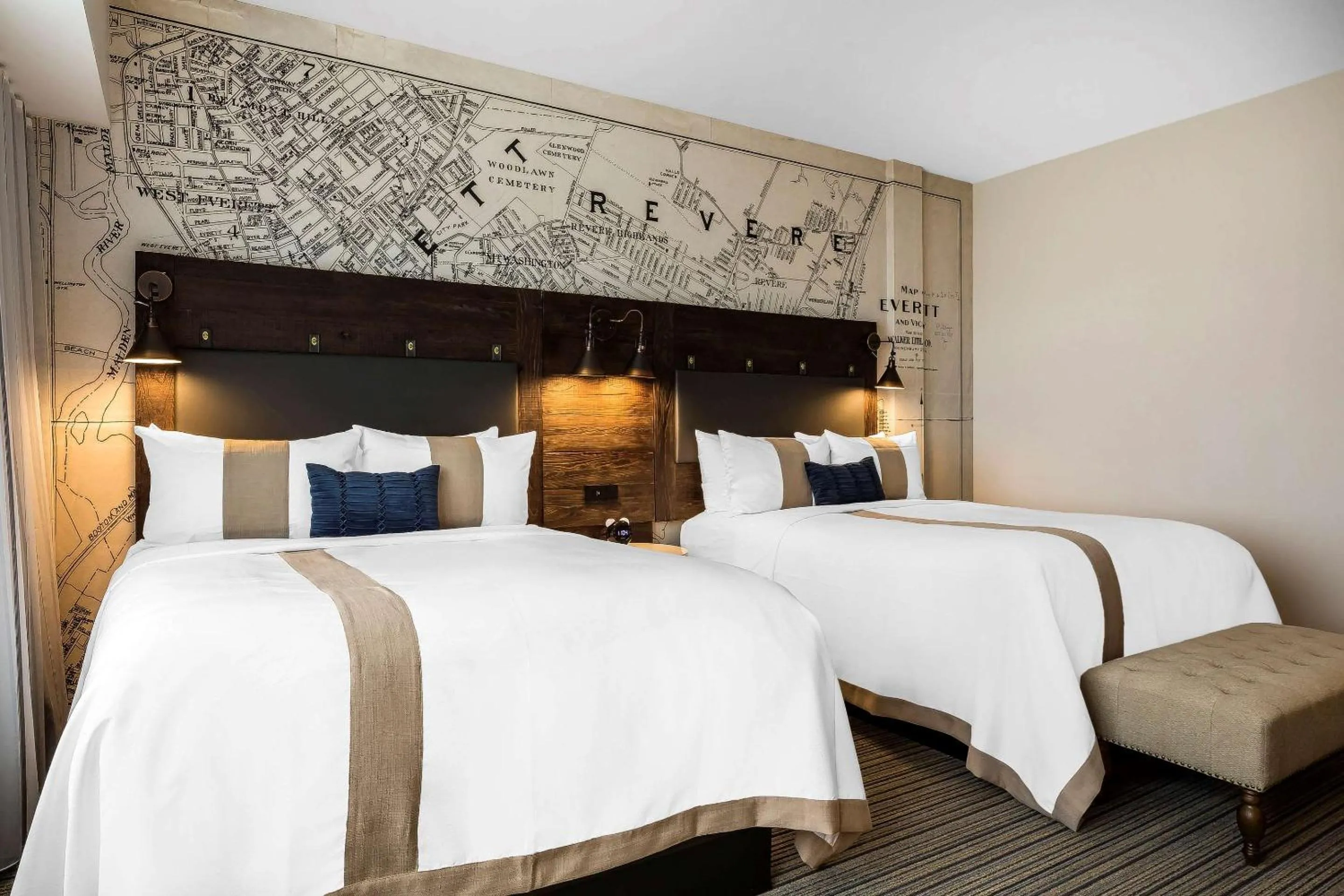 Bed in enVision Hotel Boston-Everett