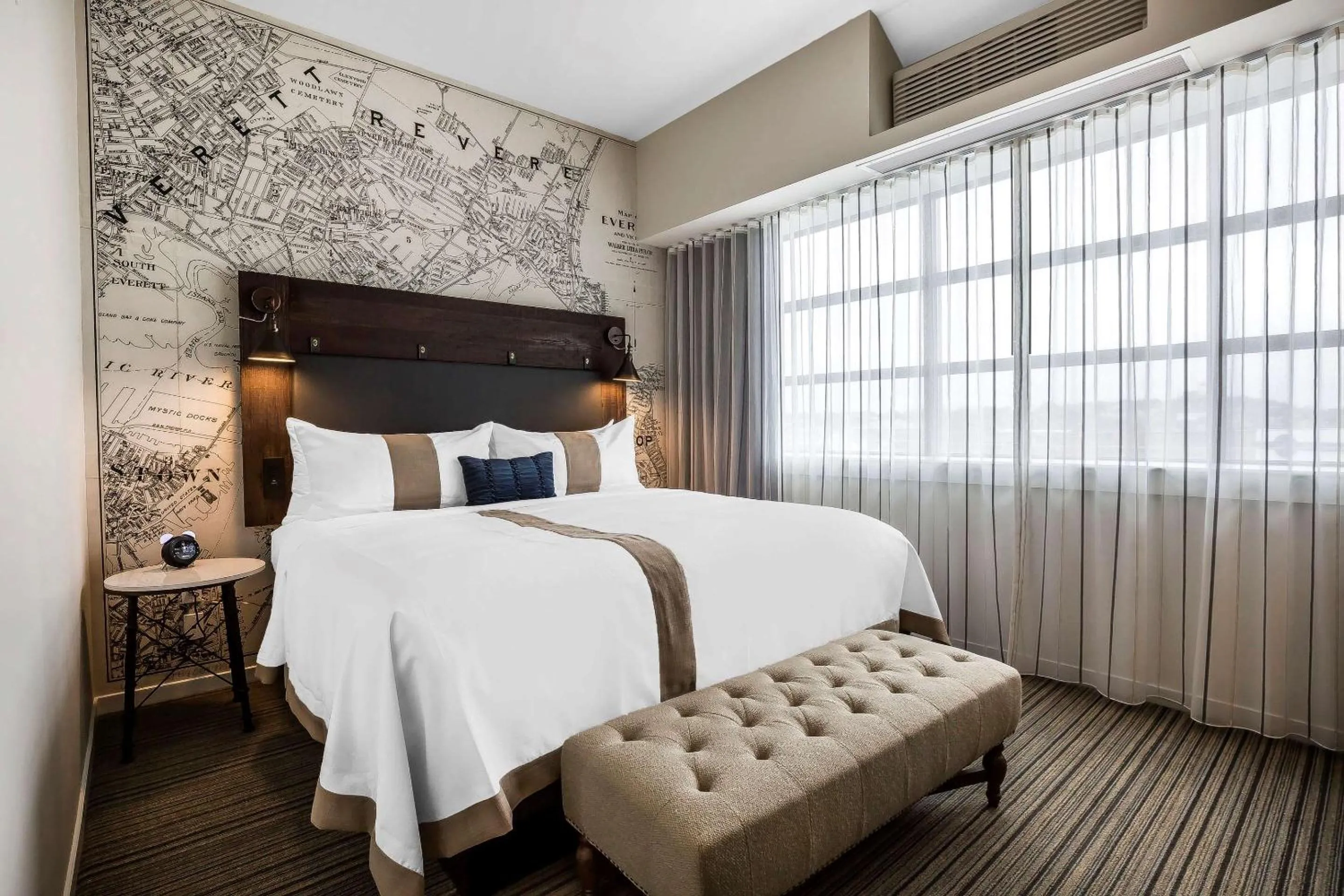 Bed in enVision Hotel Boston-Everett