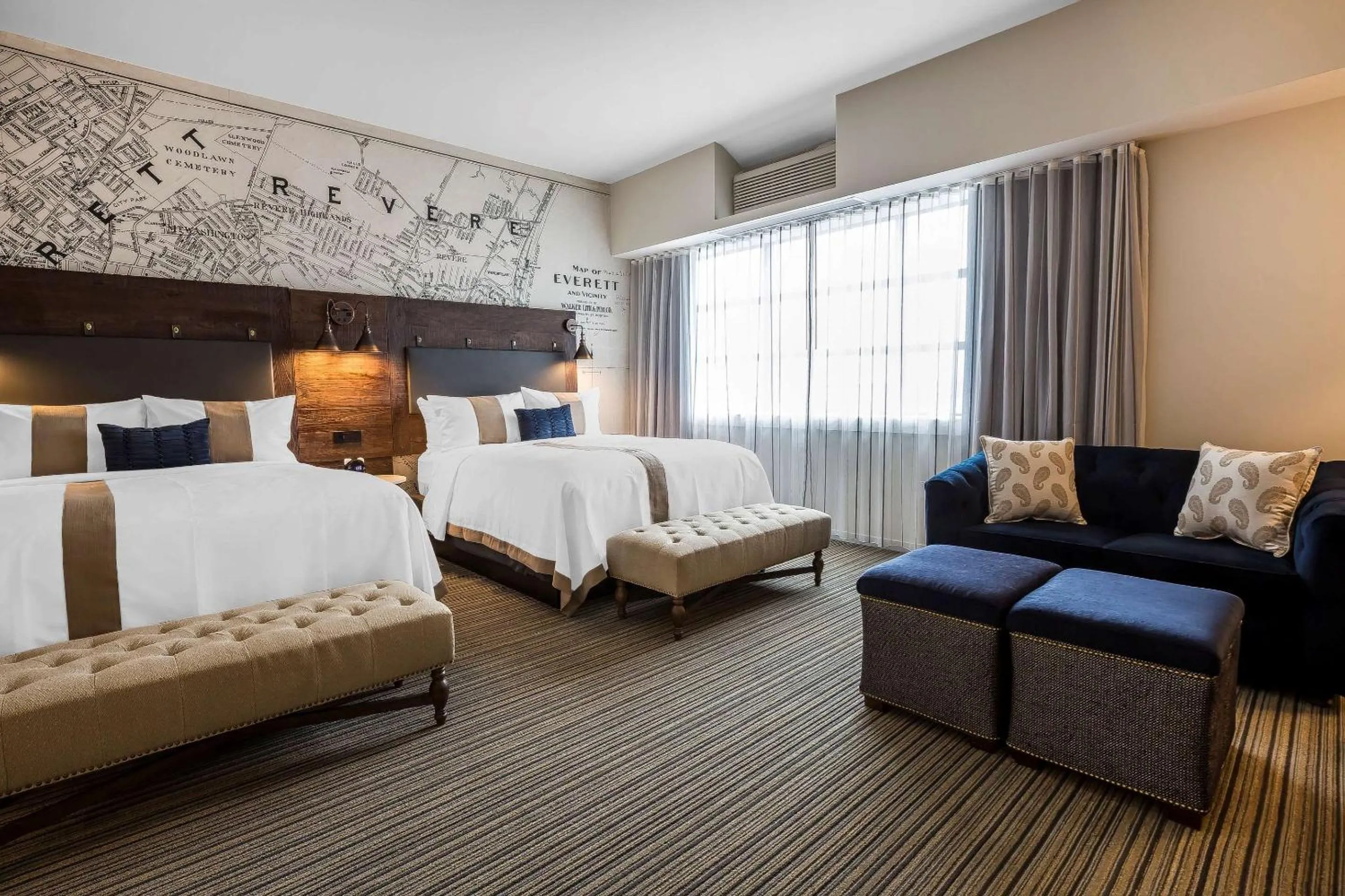 Bed in enVision Hotel Boston-Everett