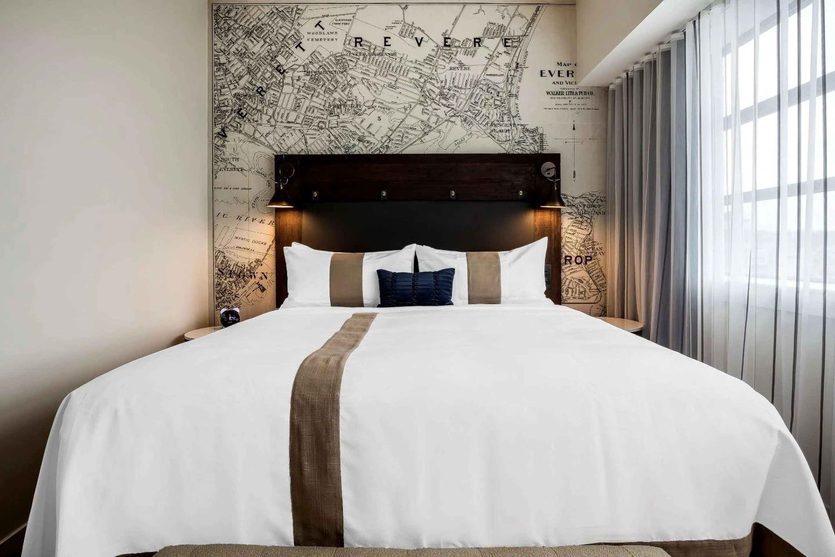 Bed in enVision Hotel Boston-Everett