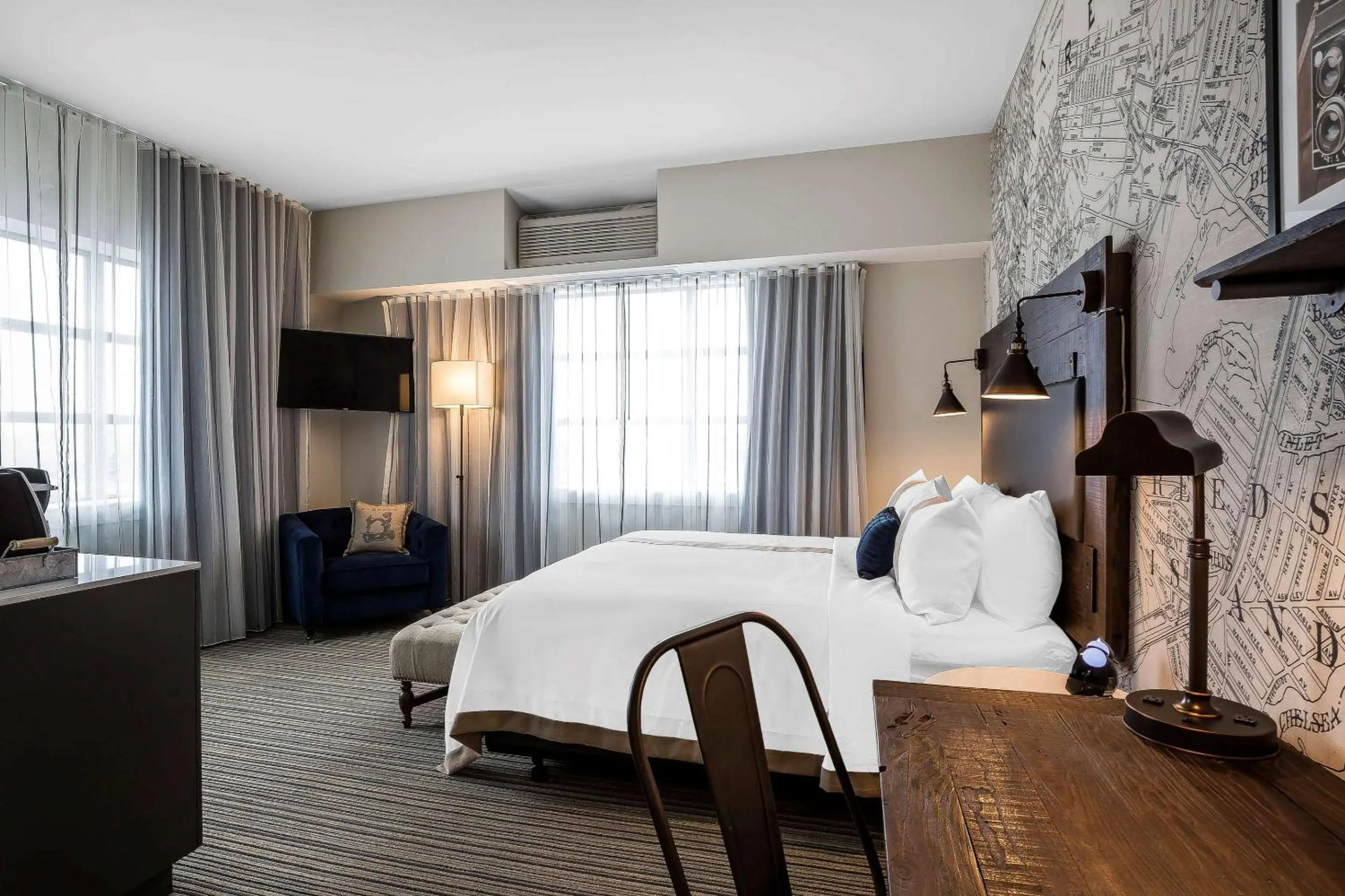 Bed in enVision Hotel Boston-Everett