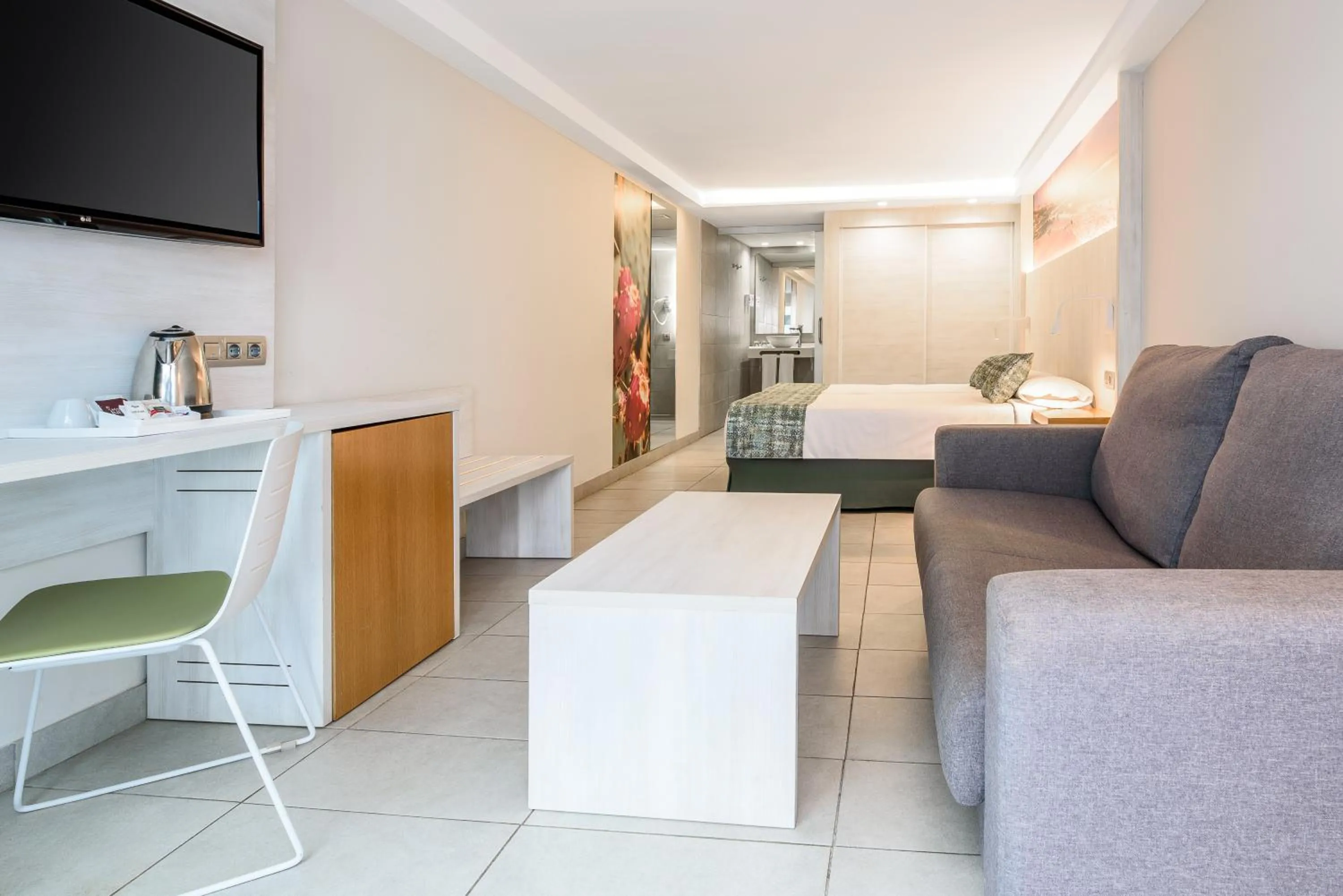 Photo of the whole room in FERGUS Cactus Garden