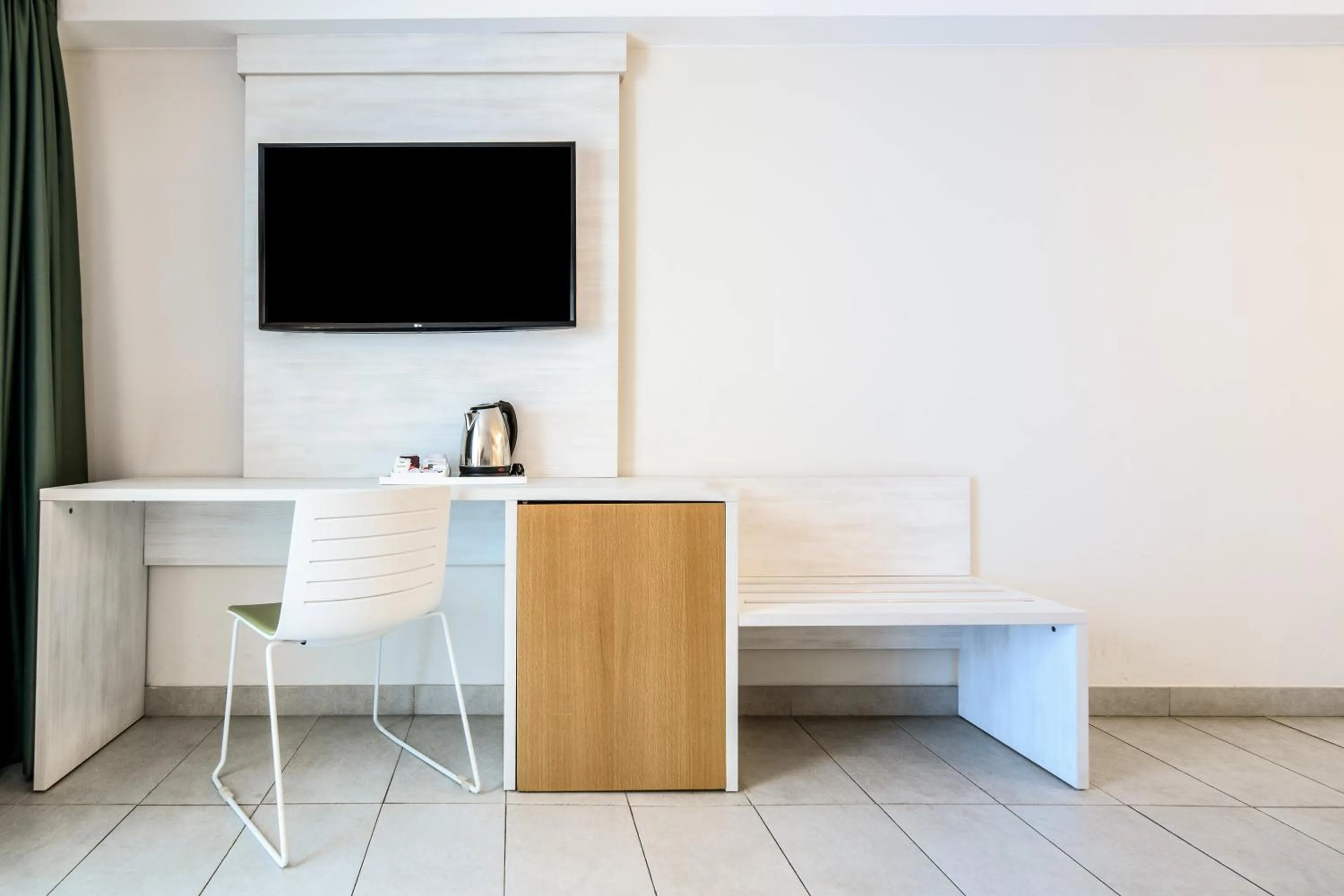 Photo of the whole room in FERGUS Cactus Garden