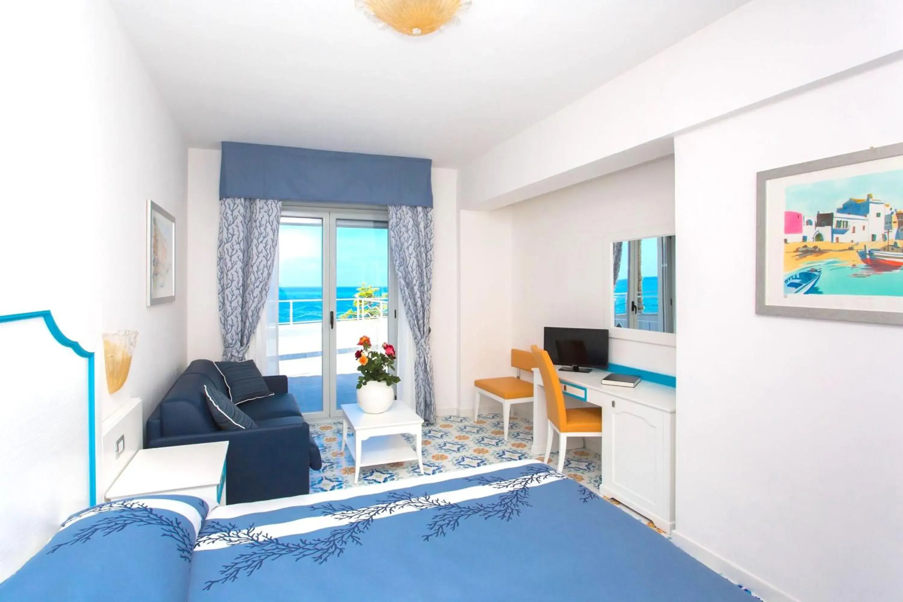 Deluxe Triple Room in Hotel Ferretti Deluxe Triple Room in Hotel Ferretti