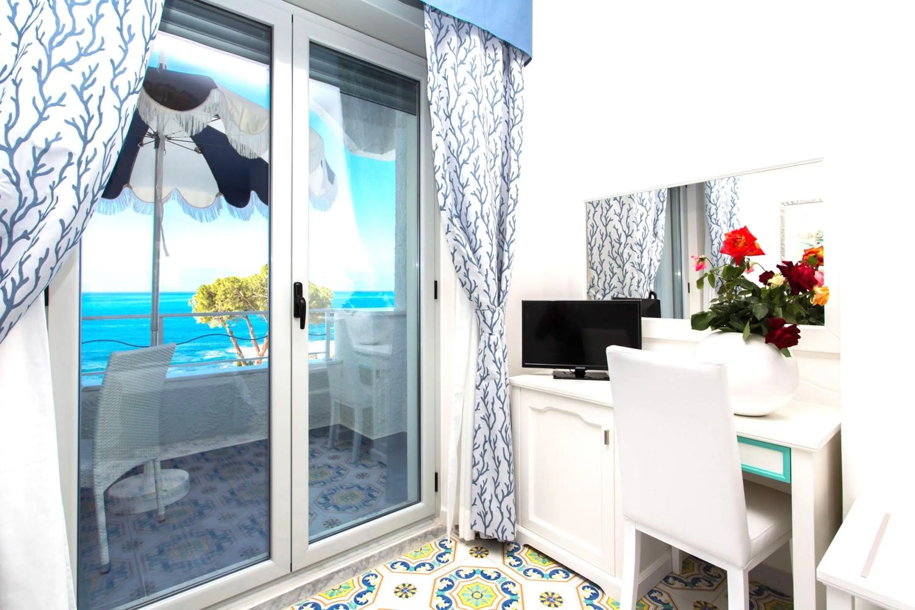 TV and multimedia in Hotel Ferretti