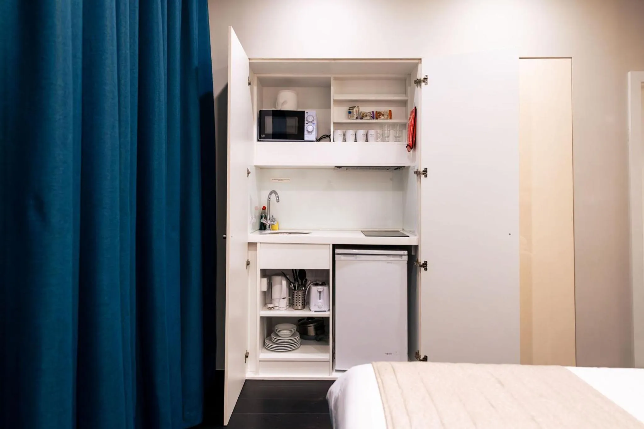 Kitchen or kitchenette, Bed in NOX Golders Green