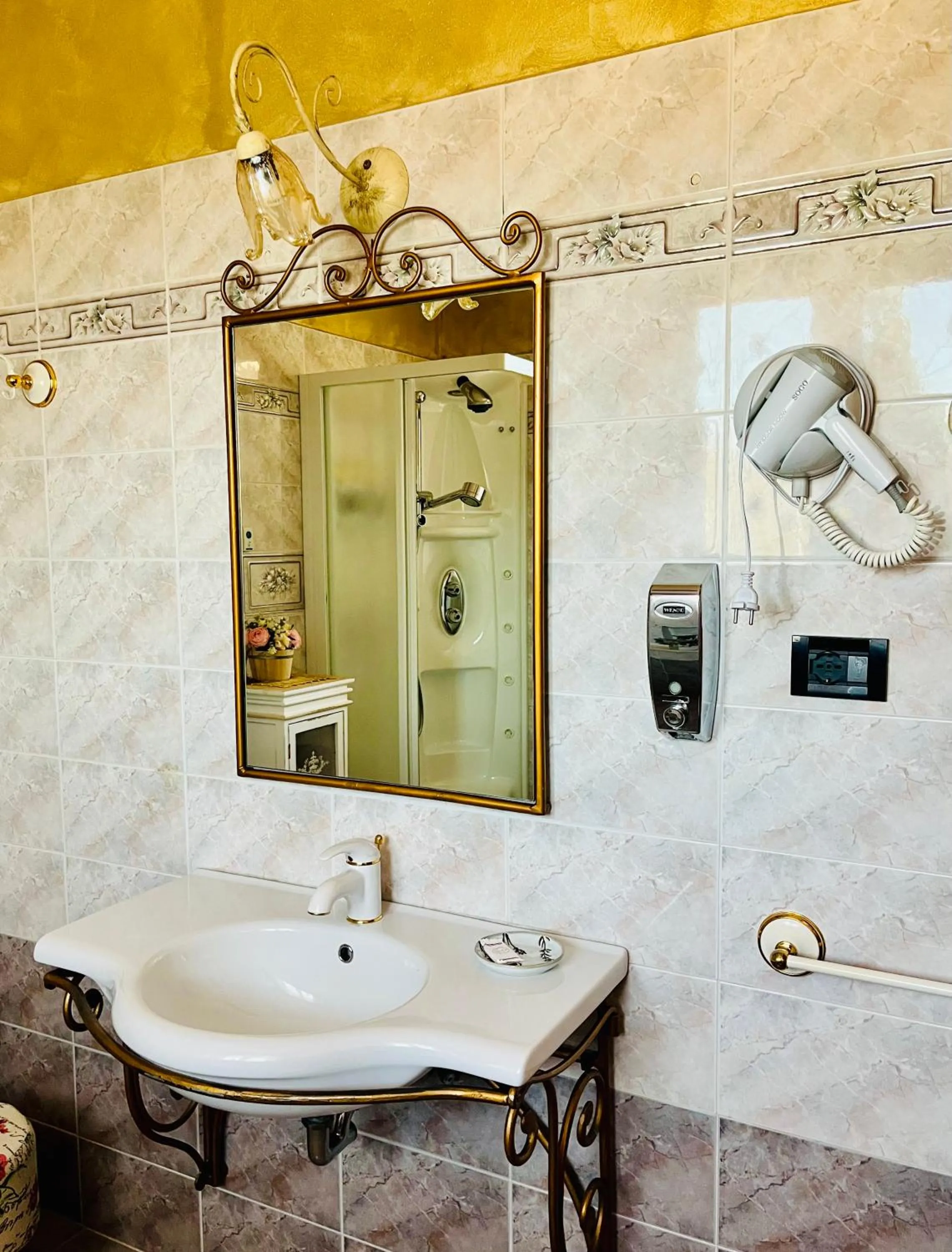 Bathroom in La Mammola Bed&Breakfast