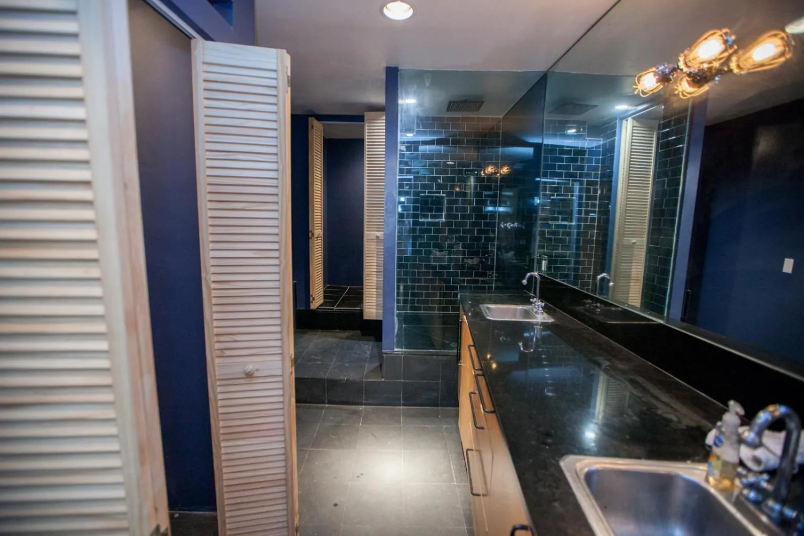 Shower, Bathroom in PodShare Venice