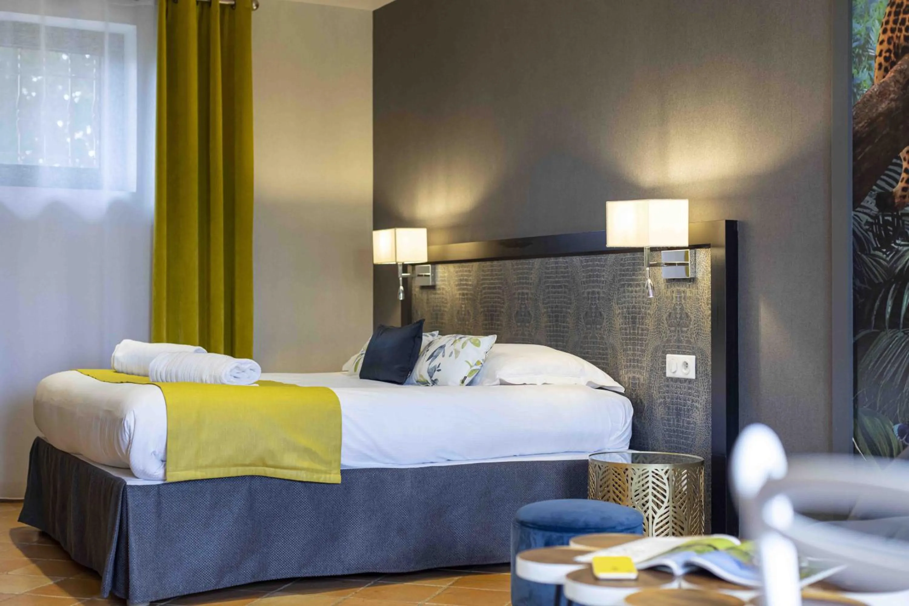 Bedroom, Bed in Hotel Les Suites - Domaine de Crécy