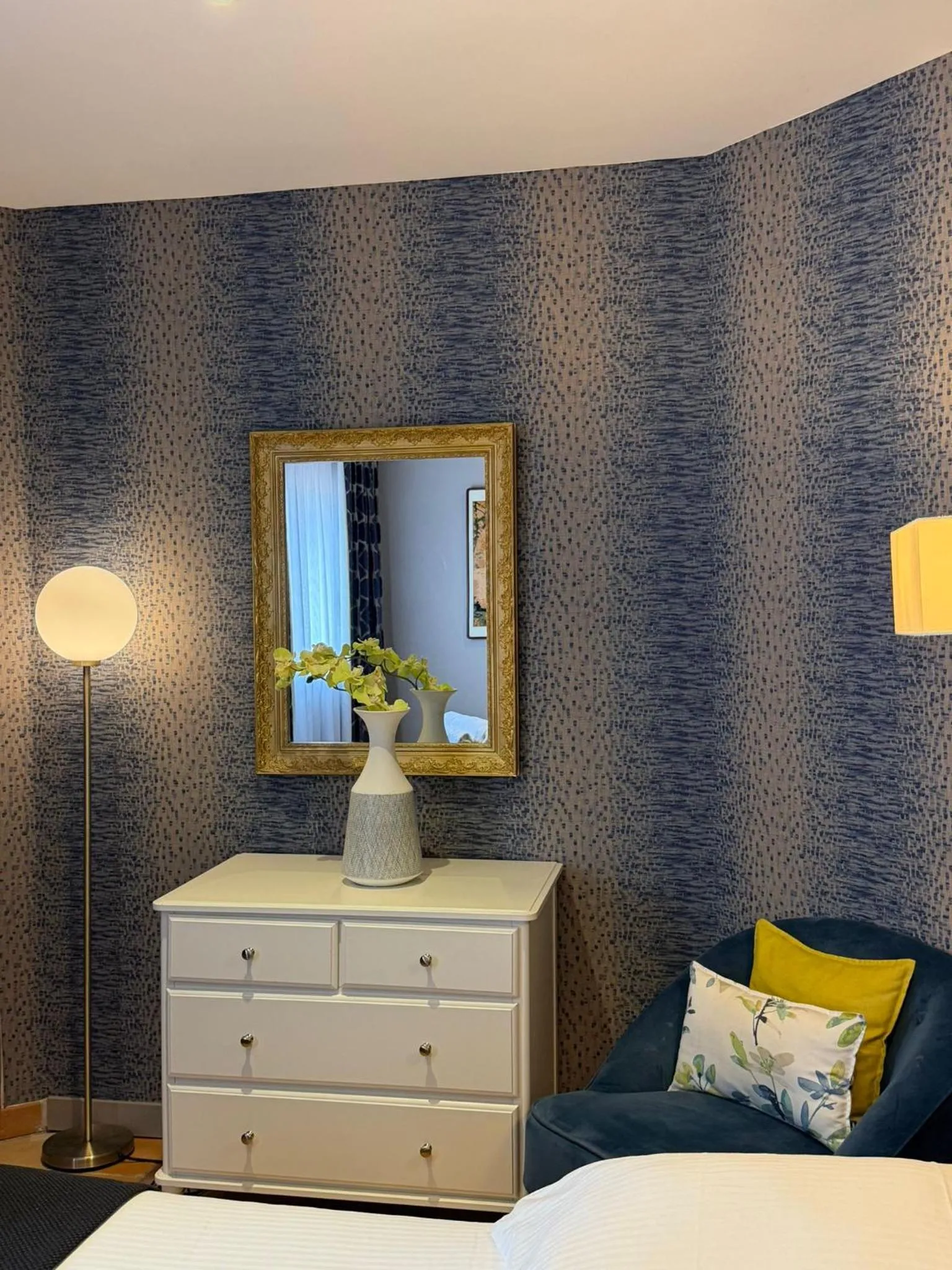 Bed in Hotel Les Suites - Domaine de Crécy