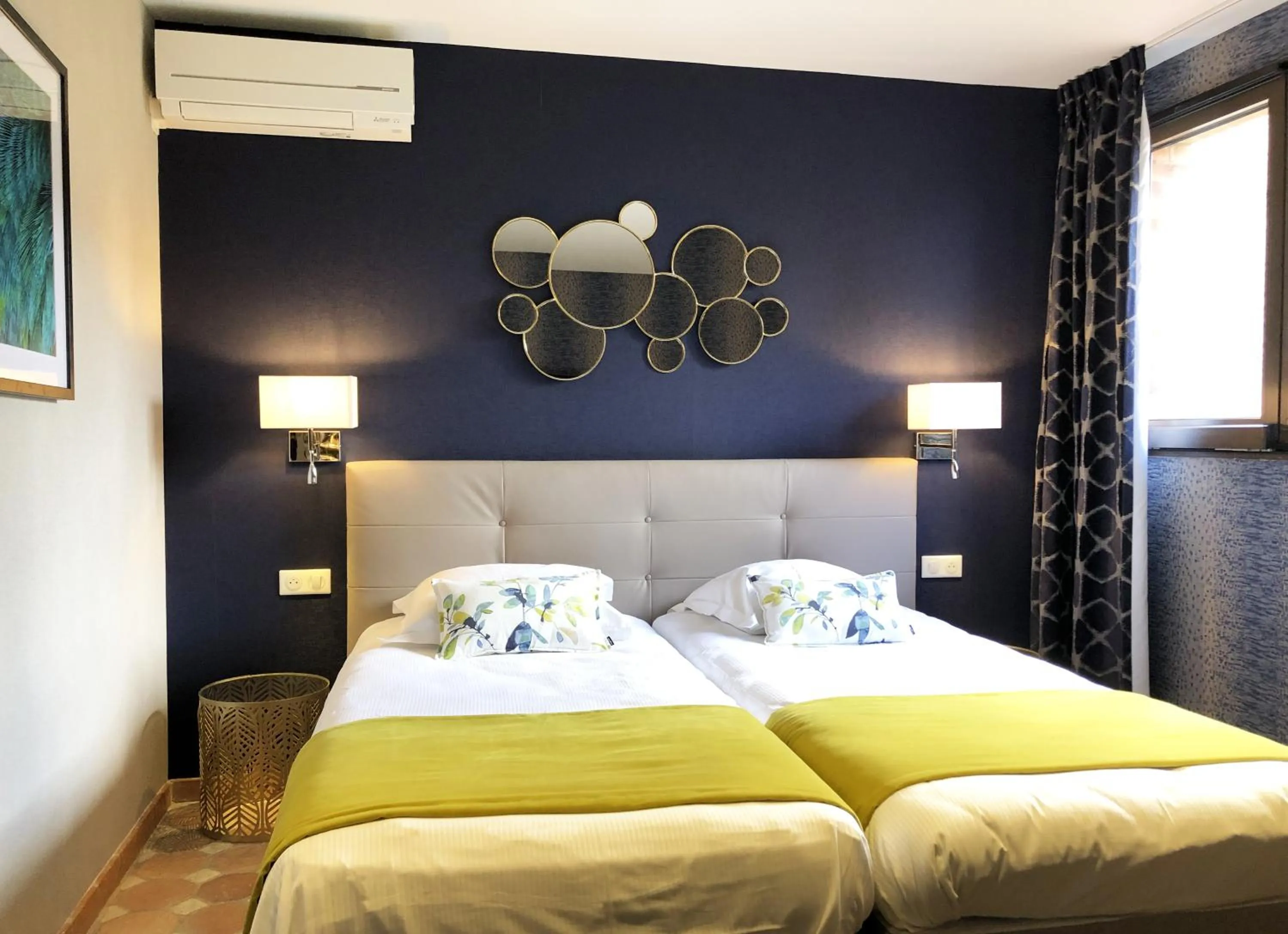 Bed in Hotel Les Suites - Domaine de Crécy