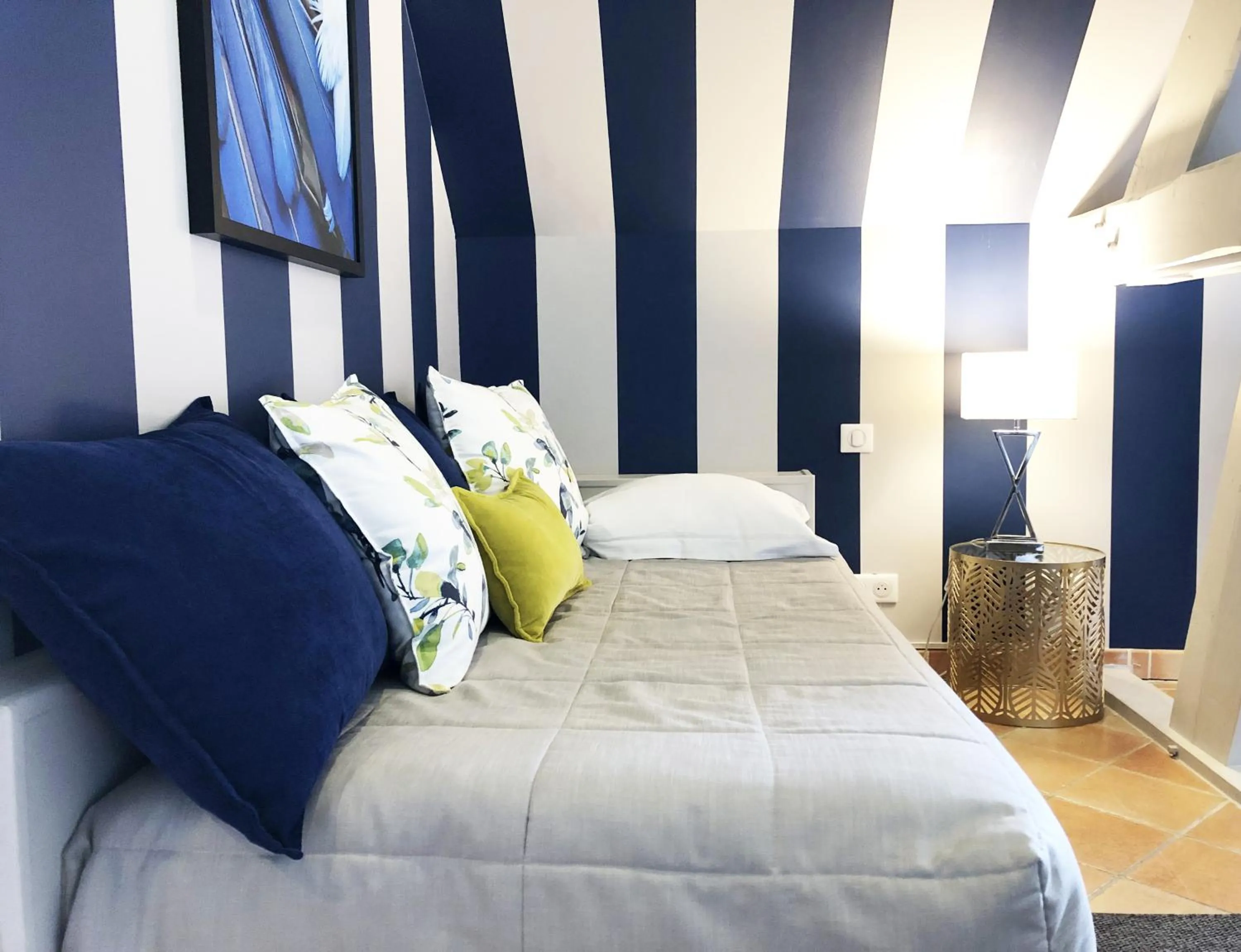 Bed in Hotel Les Suites - Domaine de Crécy