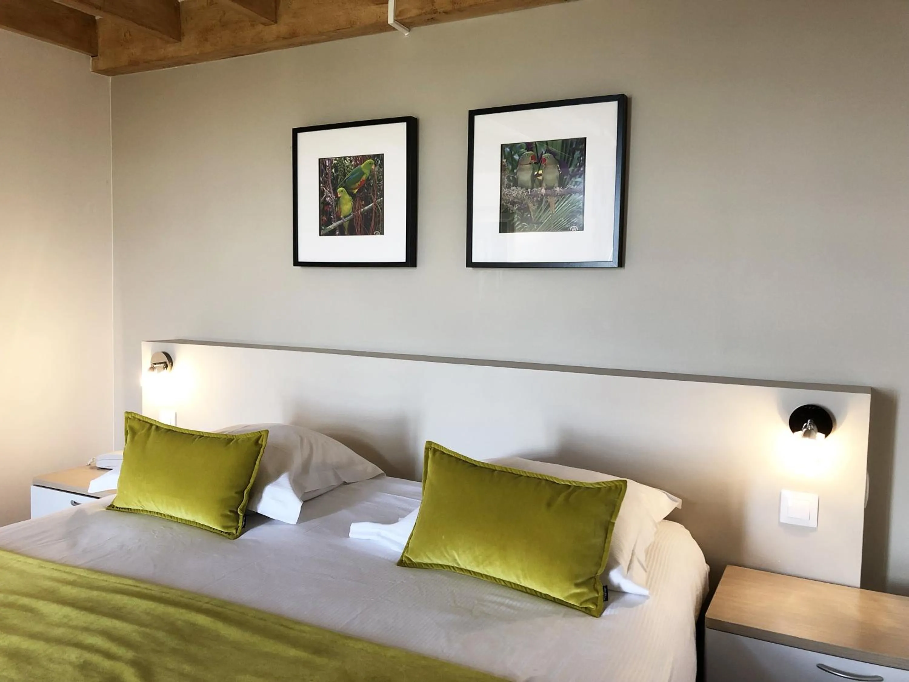 Bed in Hotel Les Suites - Domaine de Crécy