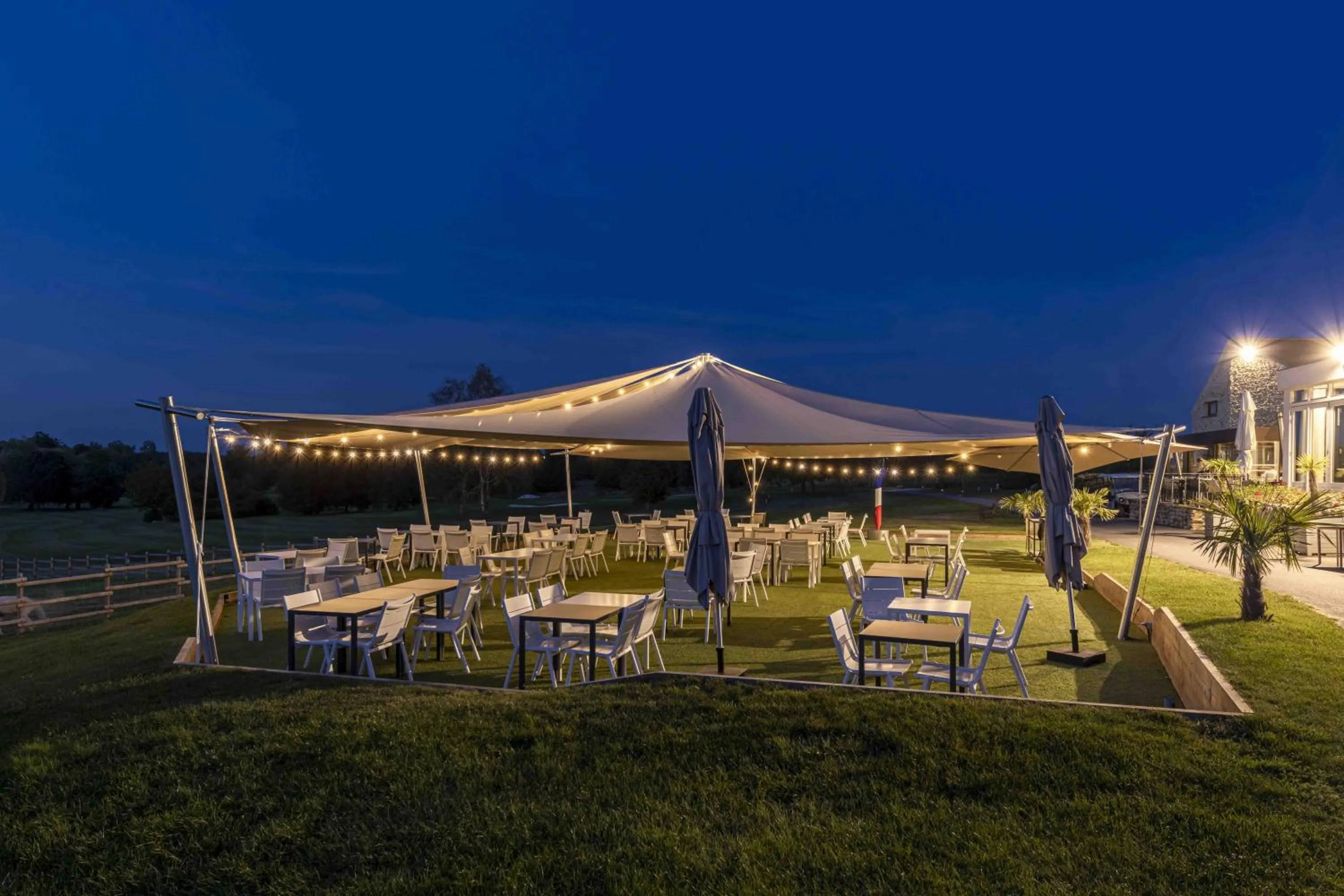 Restaurant/places to eat in Hotel Les Suites - Domaine de Crécy