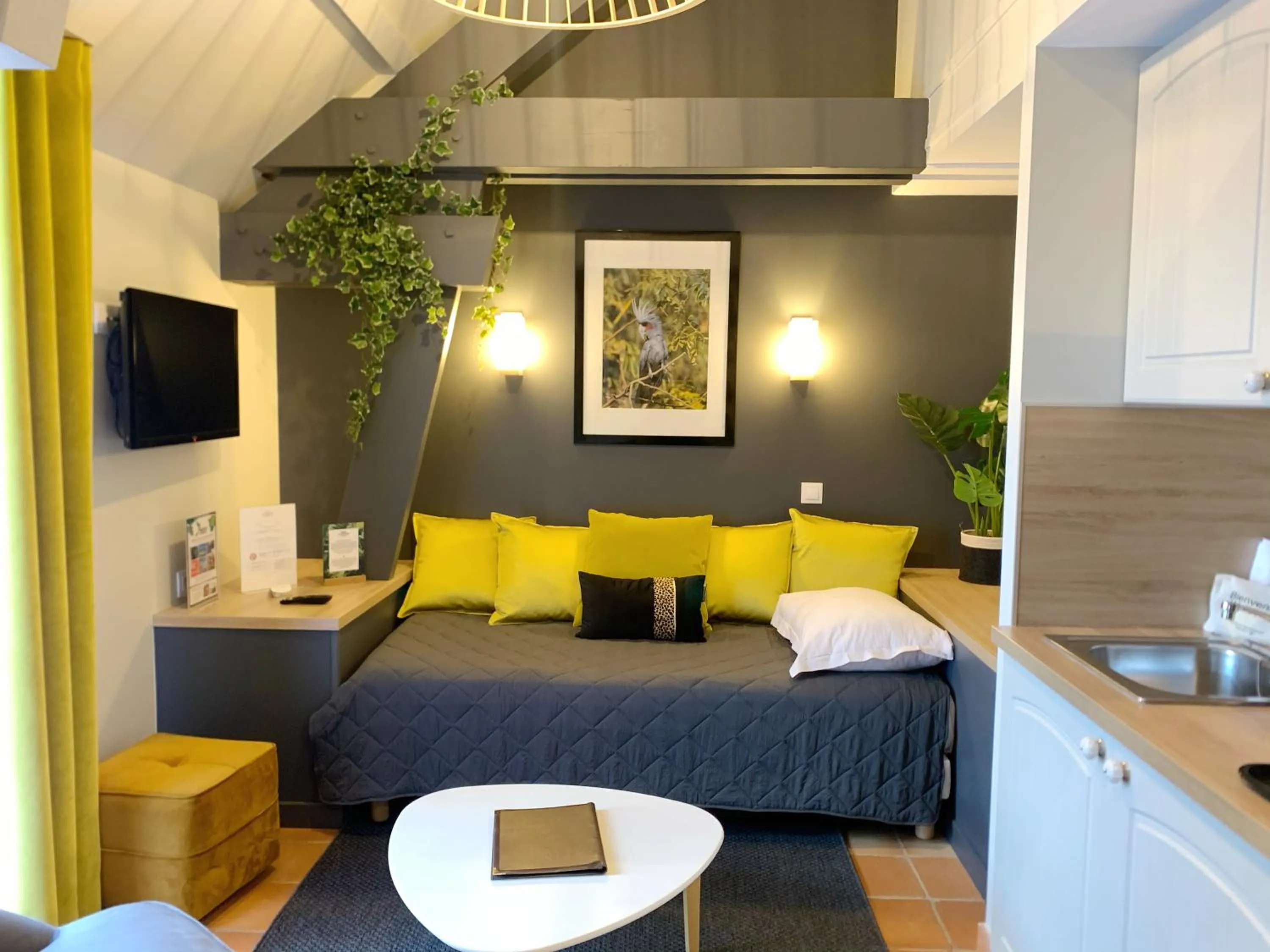 Bed in Hotel Les Suites - Domaine de Crécy