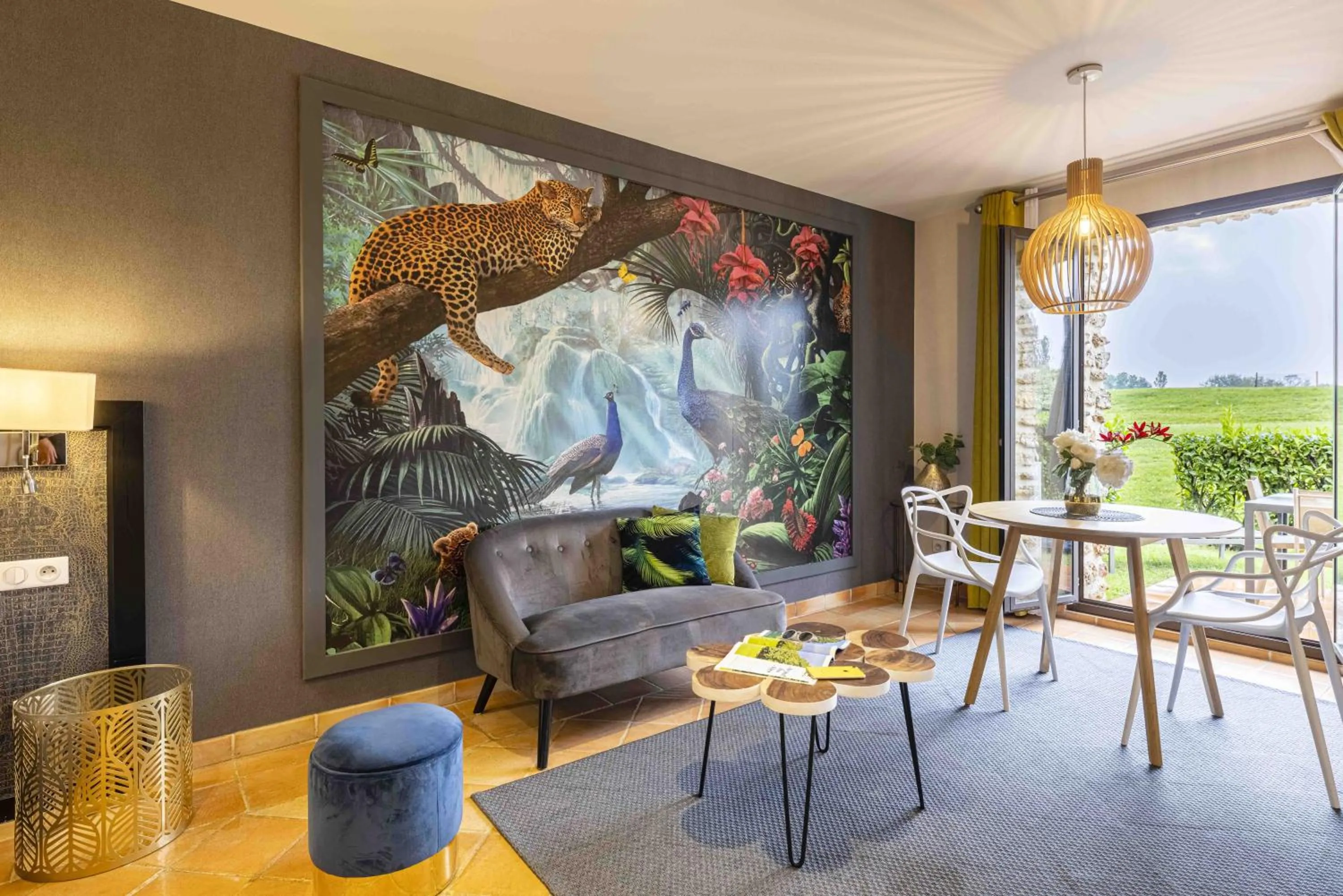 Photo of the whole room in Hotel Les Suites - Domaine de Crécy