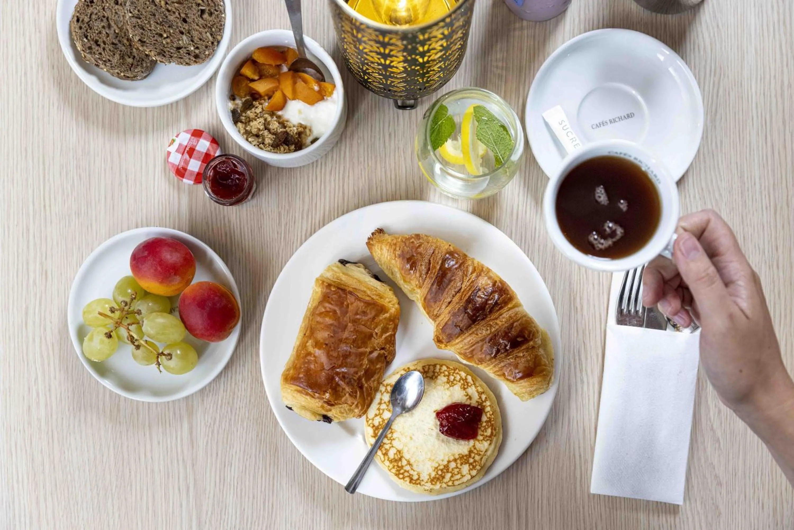 Breakfast in Hotel Les Suites - Domaine de Crécy