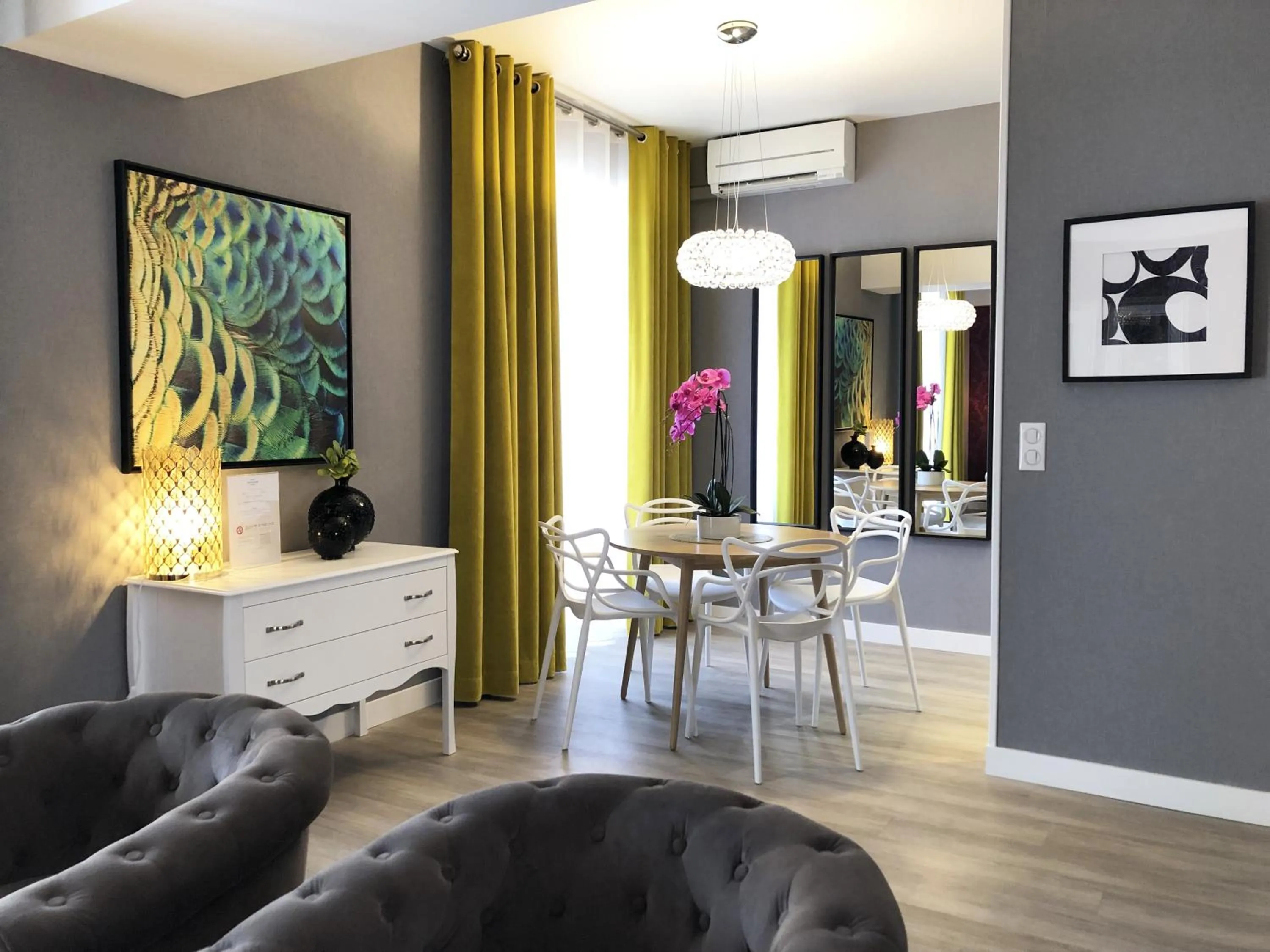Dining area in Hotel Les Suites - Domaine de Crécy