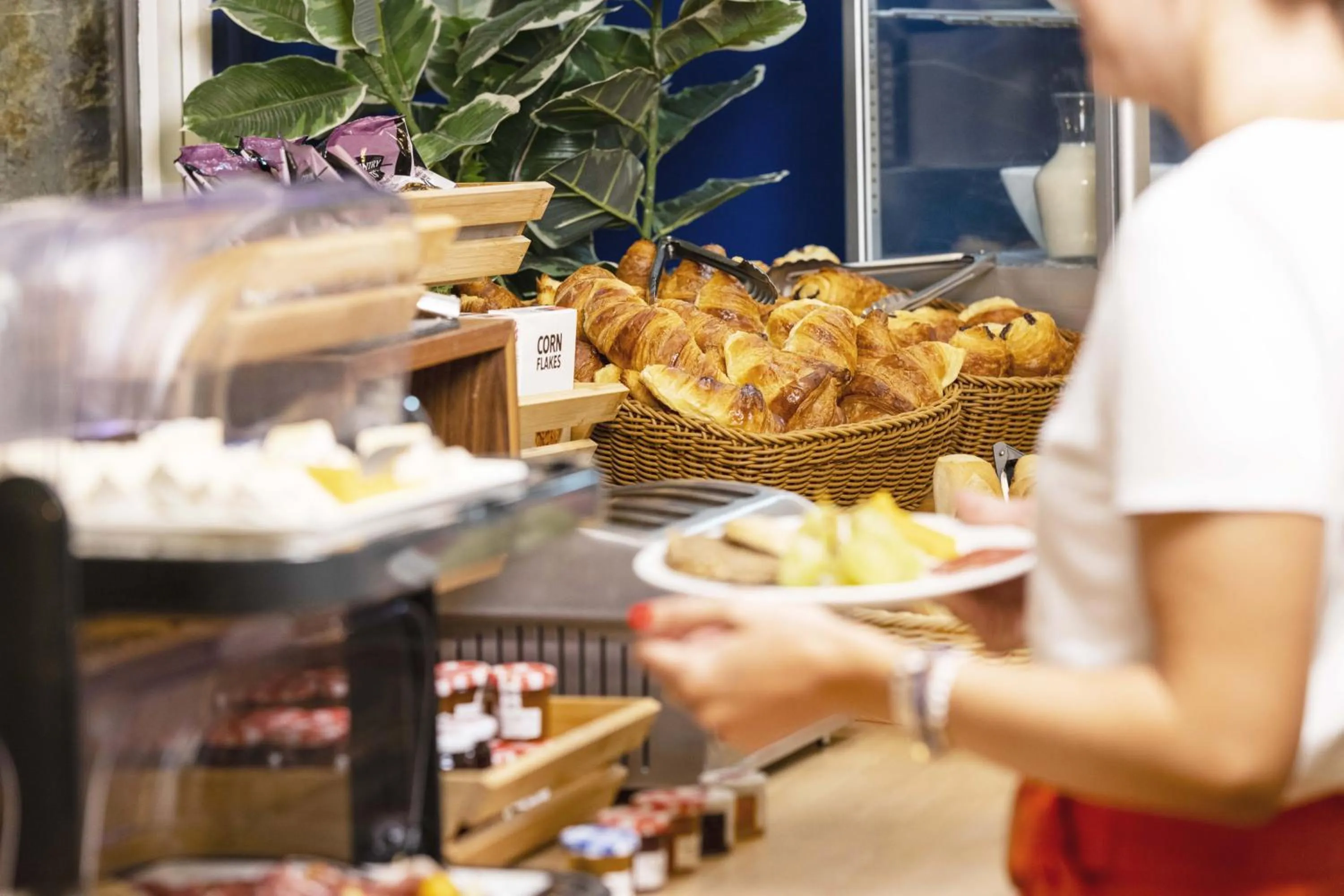 Breakfast in Hotel Les Suites - Domaine de Crécy