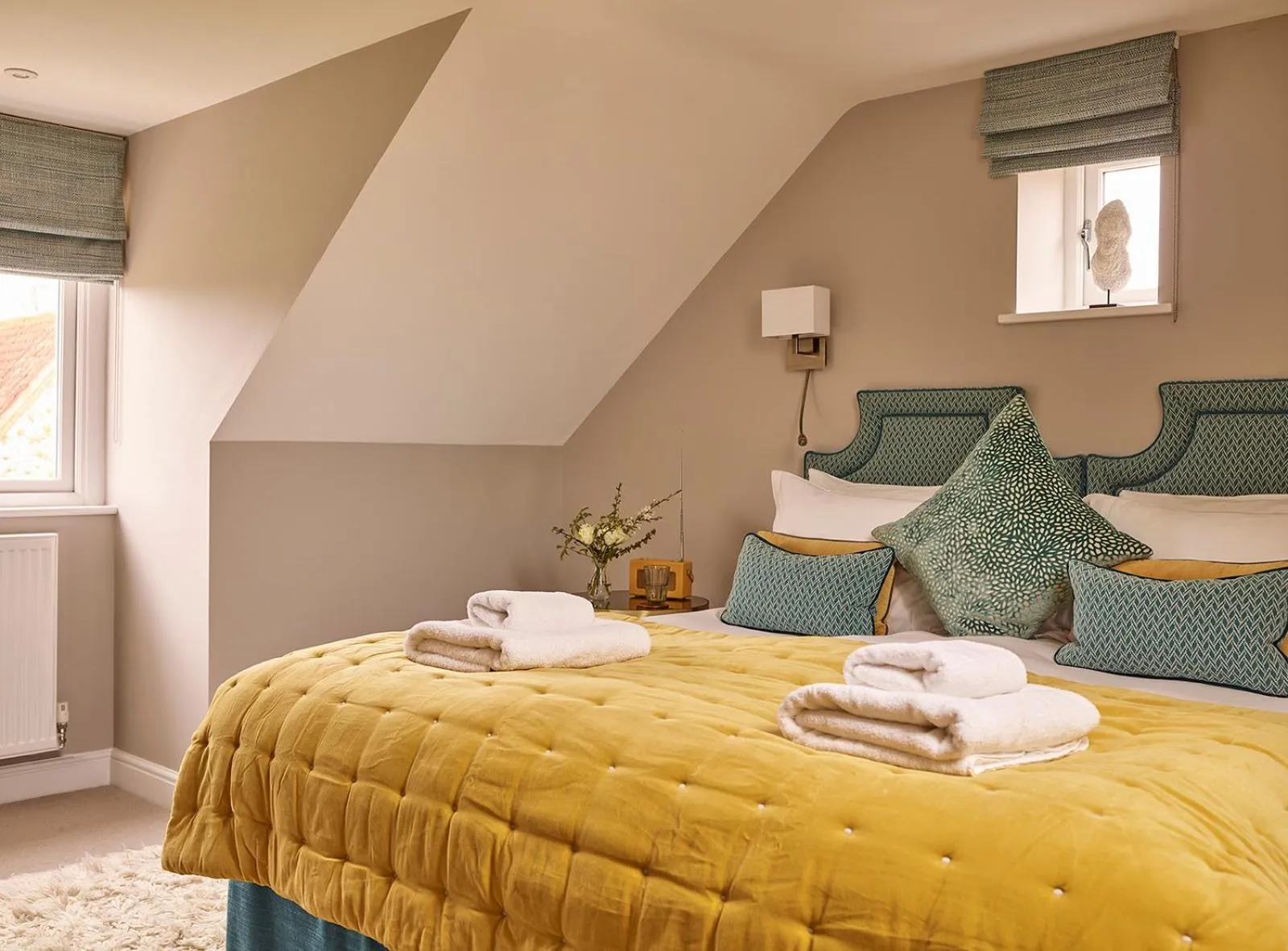 Bed in Cliff Farmhouse B&B Suites