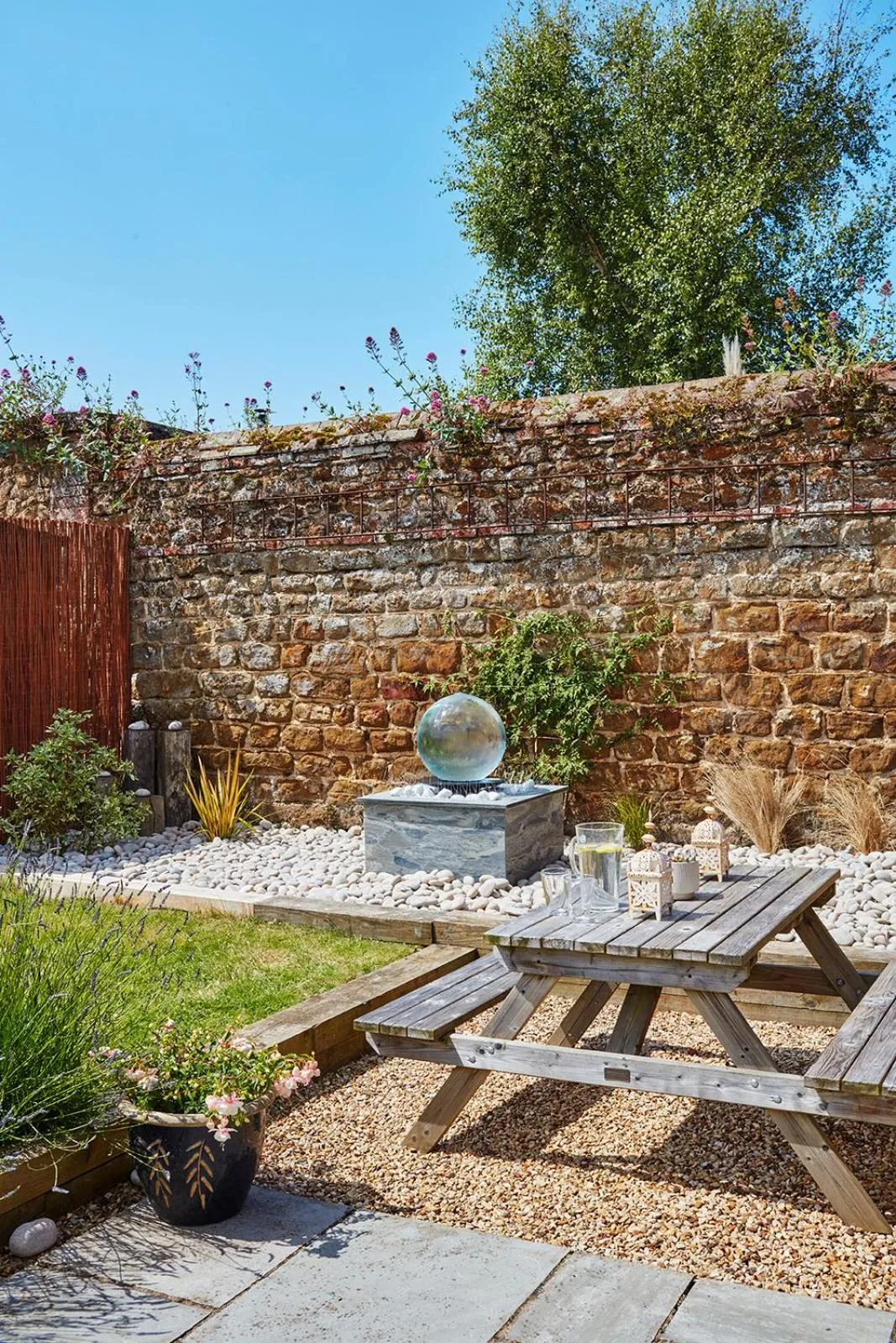 Garden in Cliff Farmhouse B&B Suites