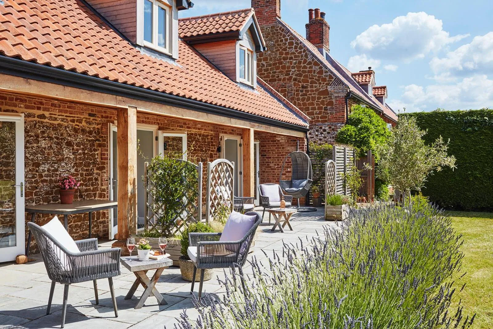 Patio in Cliff Farmhouse B&B Suites