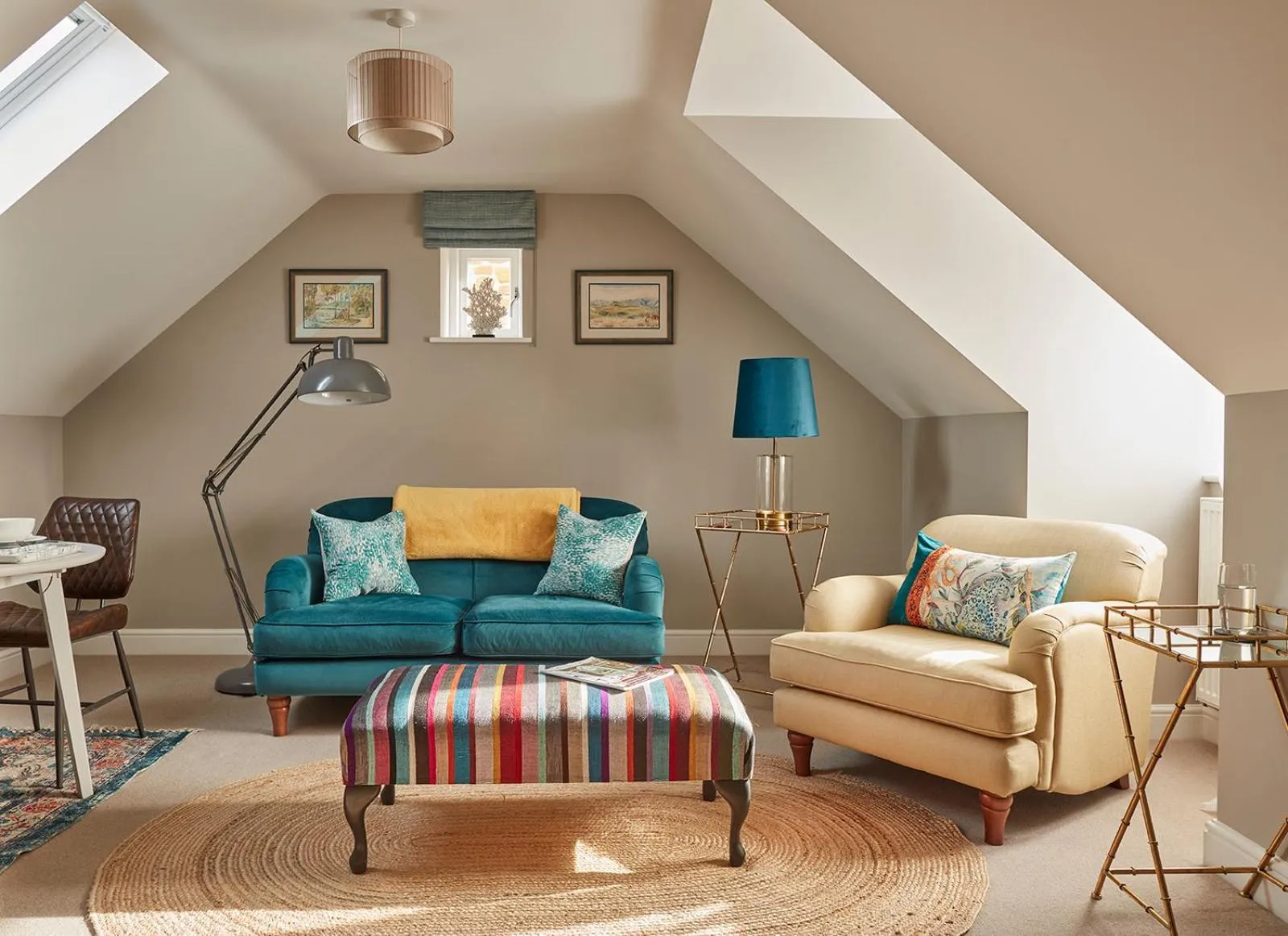 TV and multimedia in Cliff Farmhouse B&B Suites