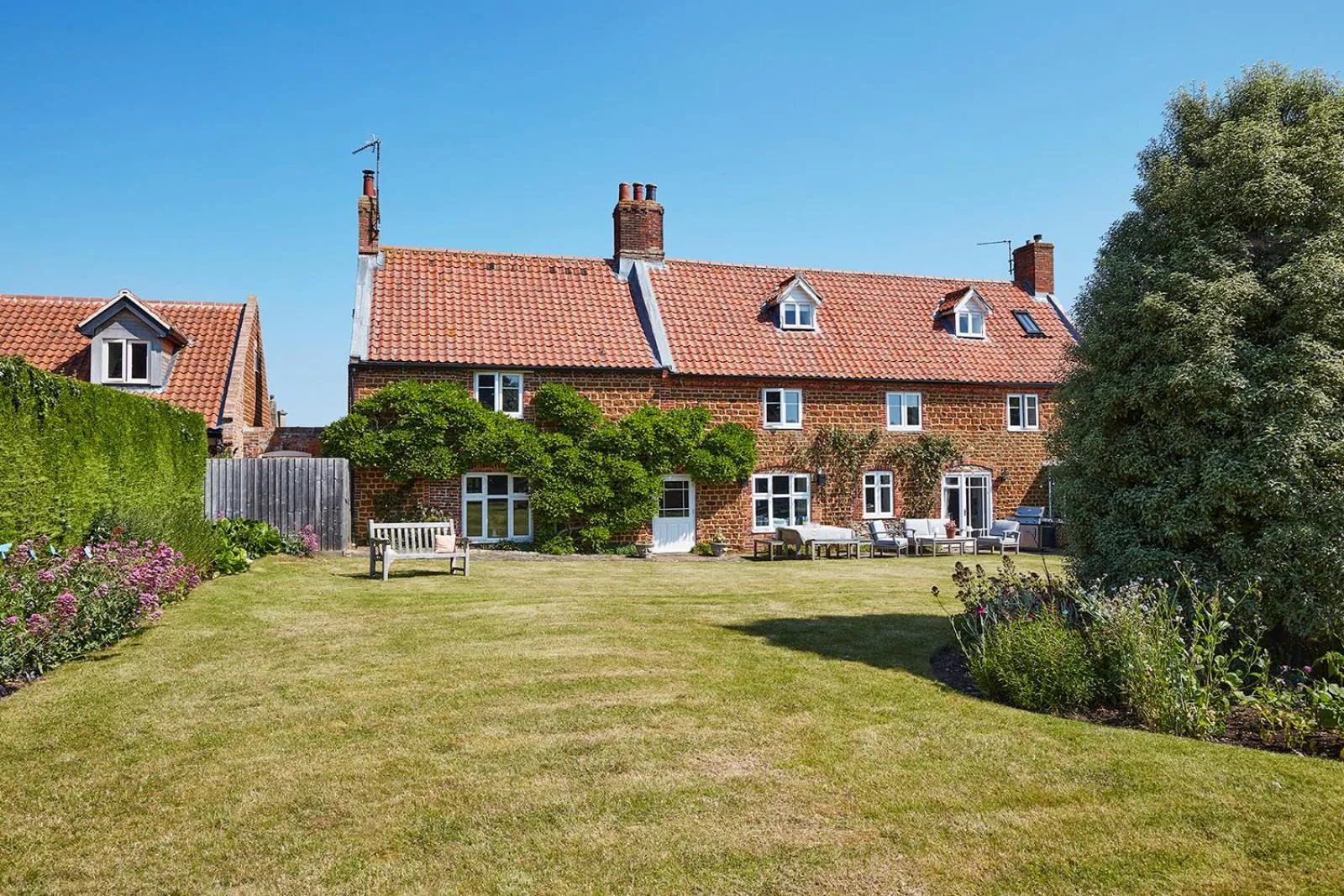 Garden view in Cliff Farmhouse B&B Suites