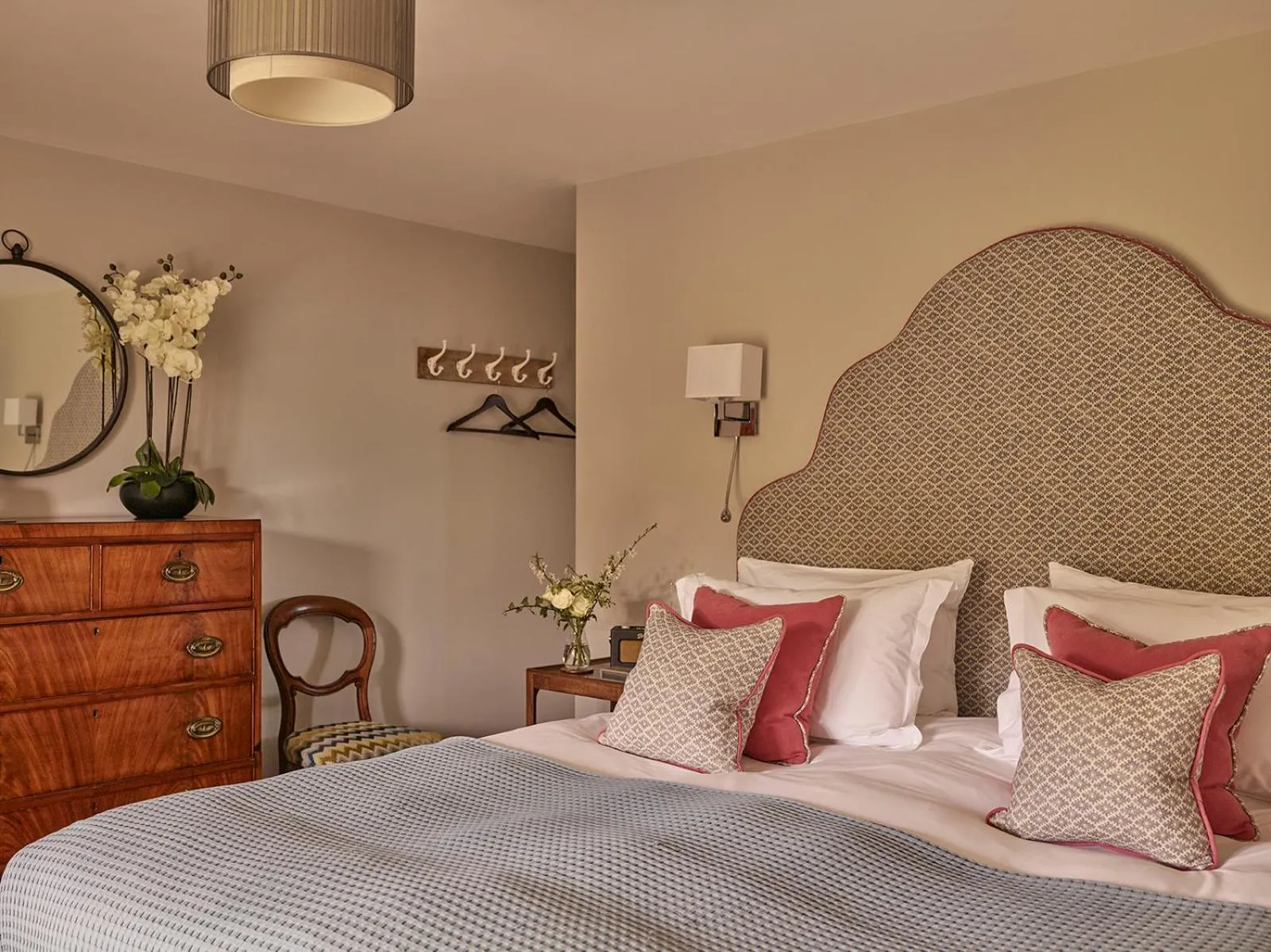 Bed in Cliff Farmhouse B&B Suites