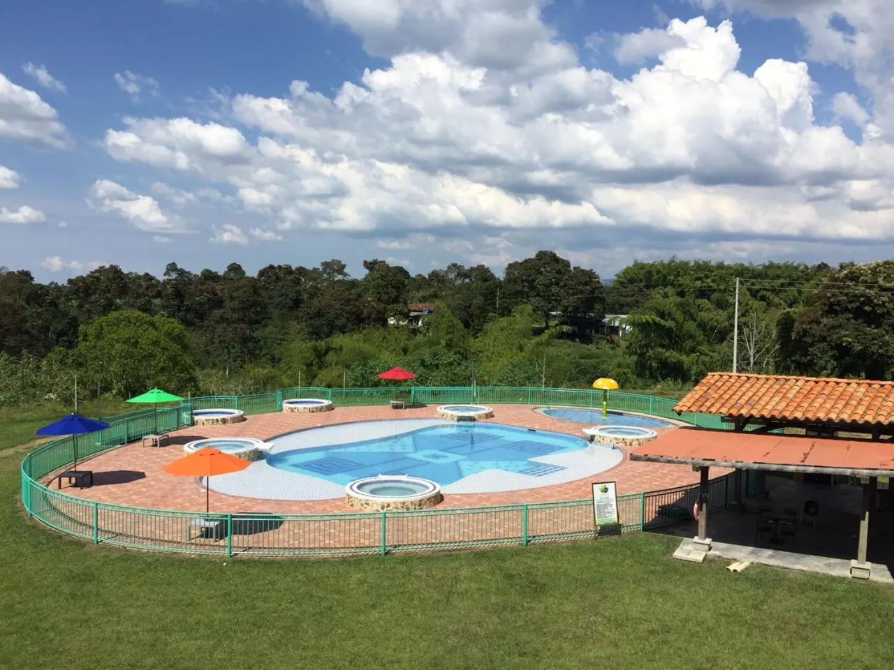 Swimming pool in Hotel Campestre Paraiso Cafetero