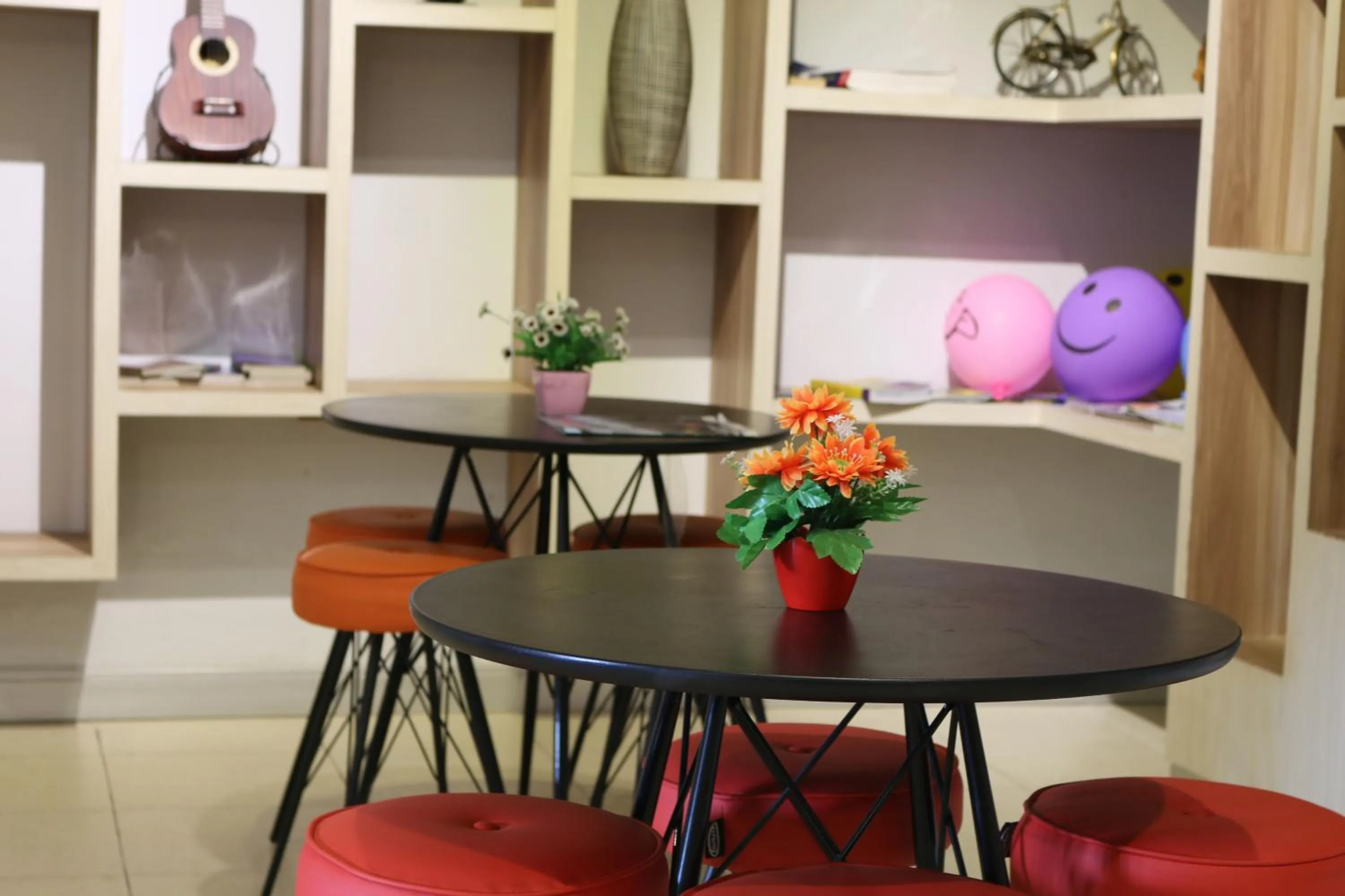 Library in The Alley City Hotel