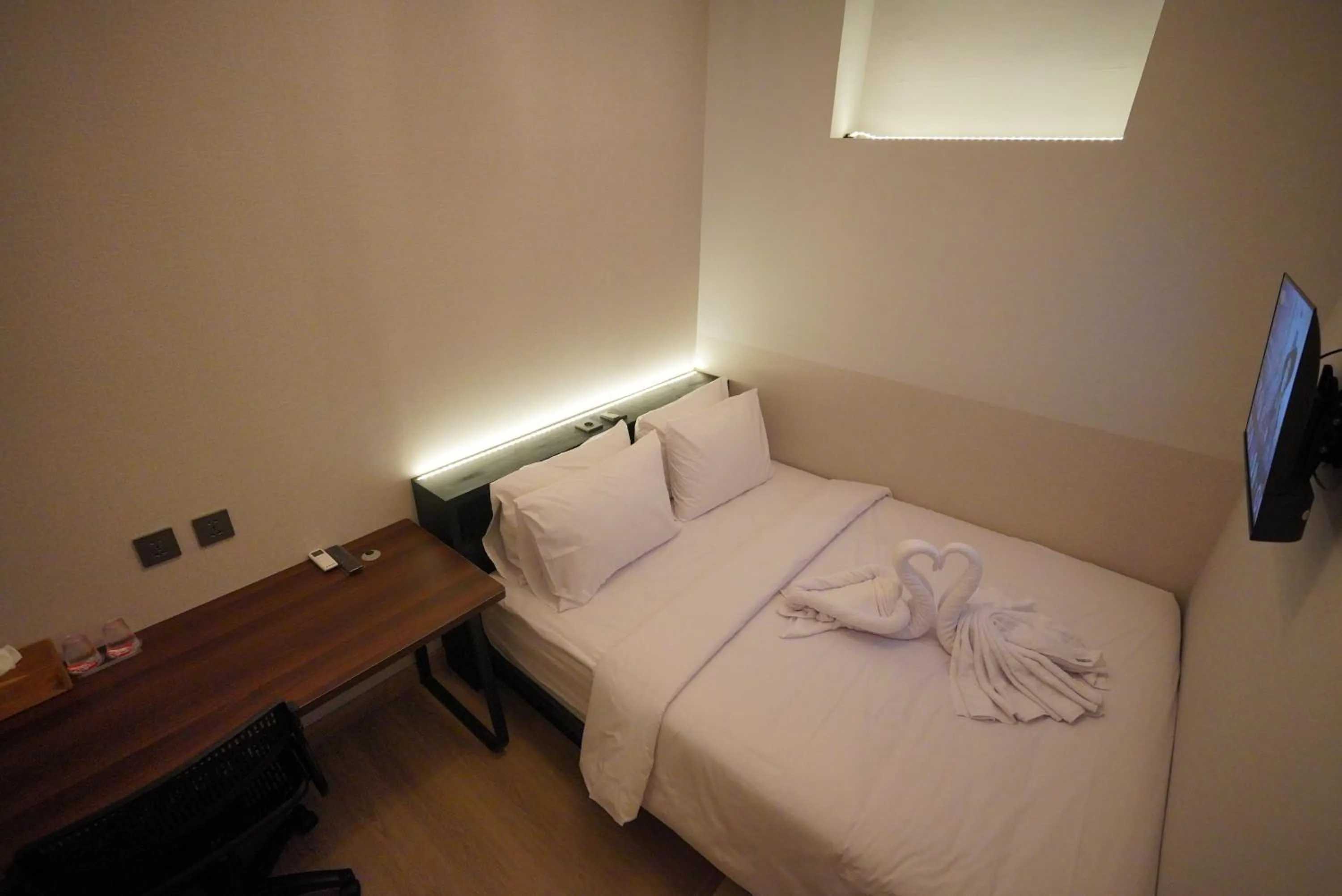 Bed in The Alley City Hotel