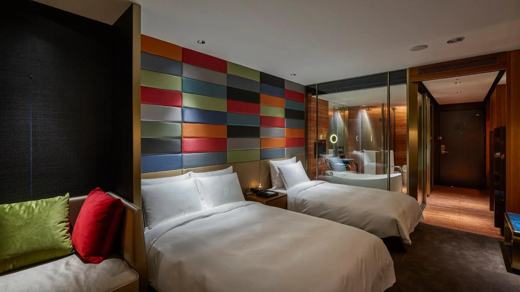 bunk bed, Bed in H2O HOTEL