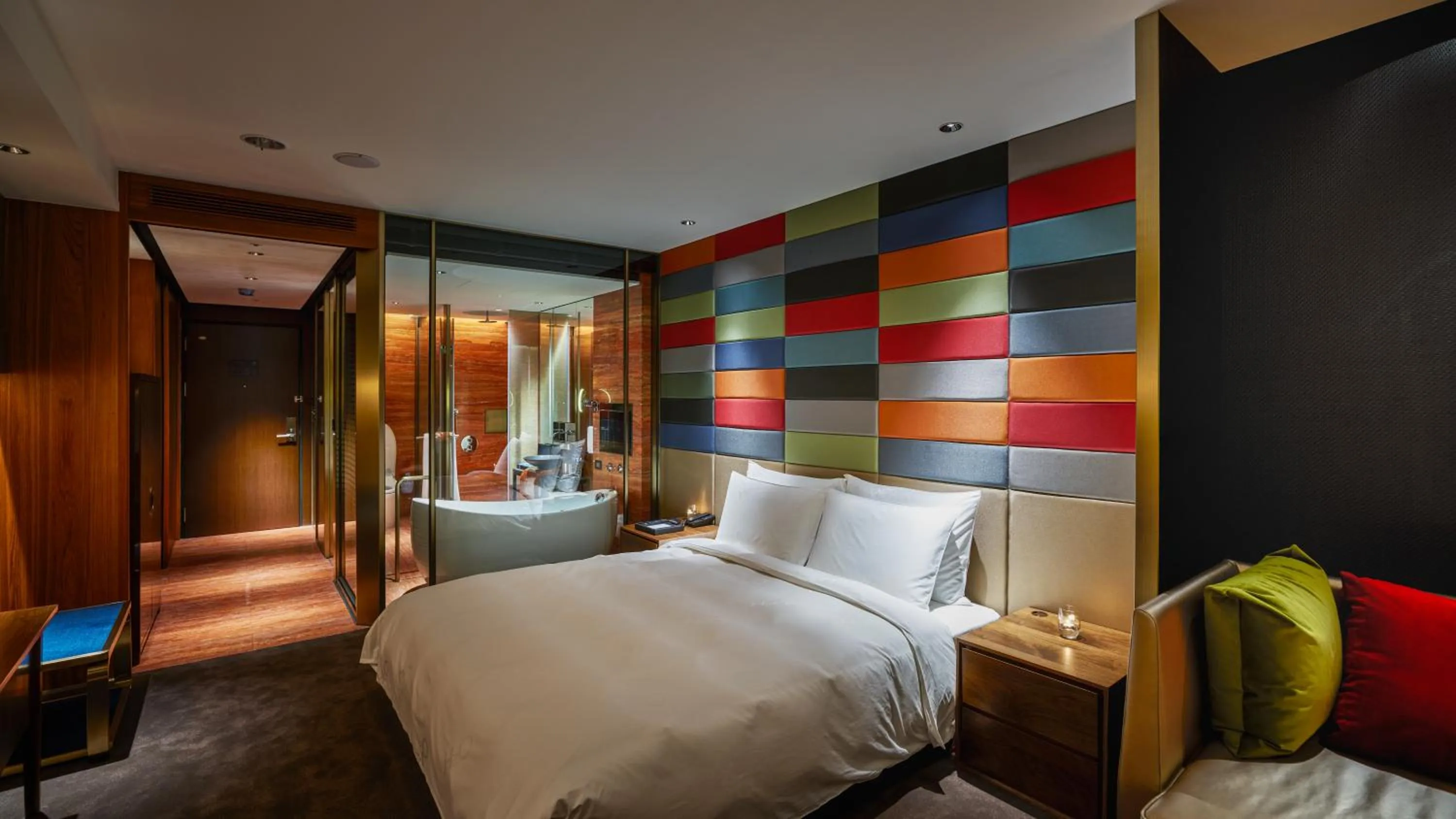 bunk bed, Bed in H2O HOTEL