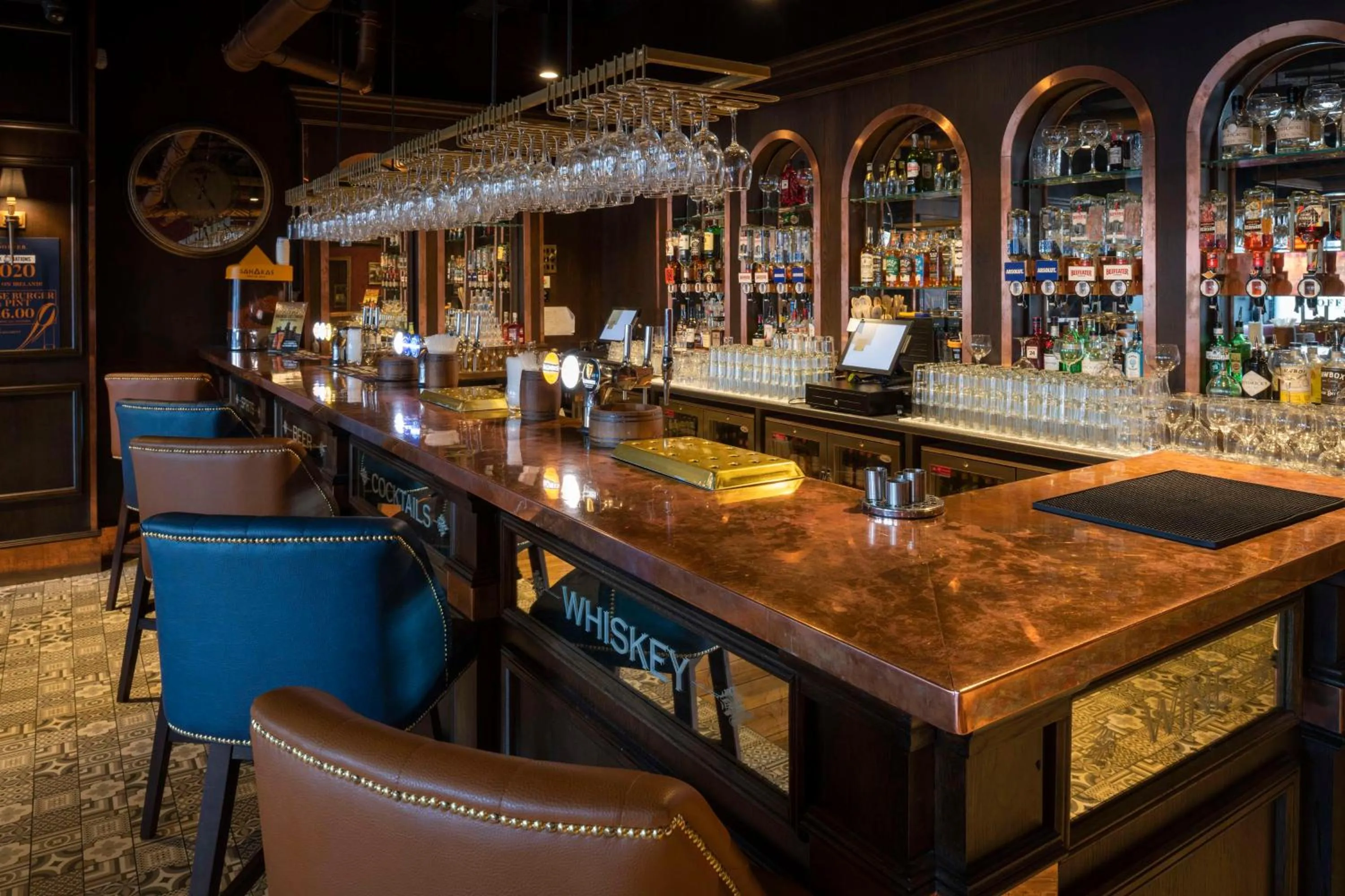 Lounge or bar in DoubleTree by Hilton Belfast City Ten Square