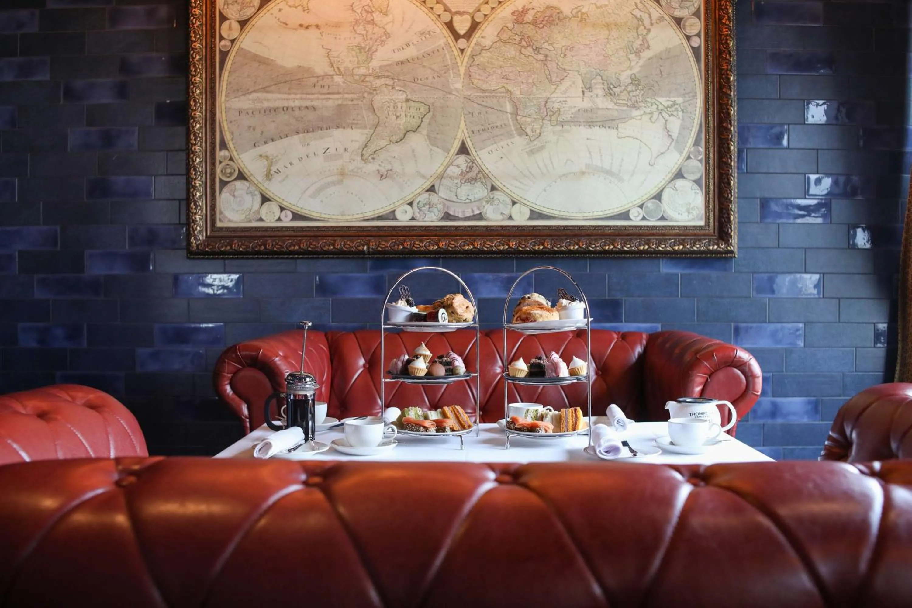 Lounge or bar in DoubleTree by Hilton Belfast City Ten Square