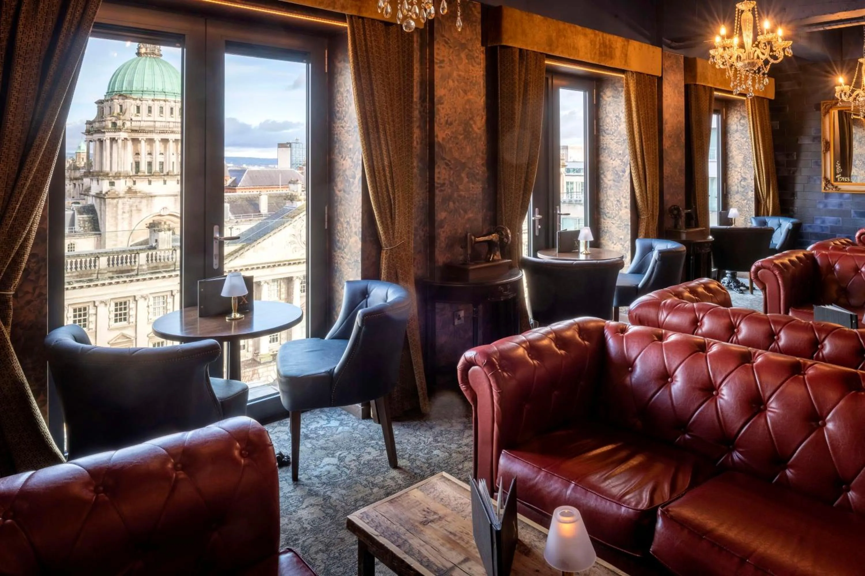 Lounge or bar in DoubleTree by Hilton Belfast City Ten Square